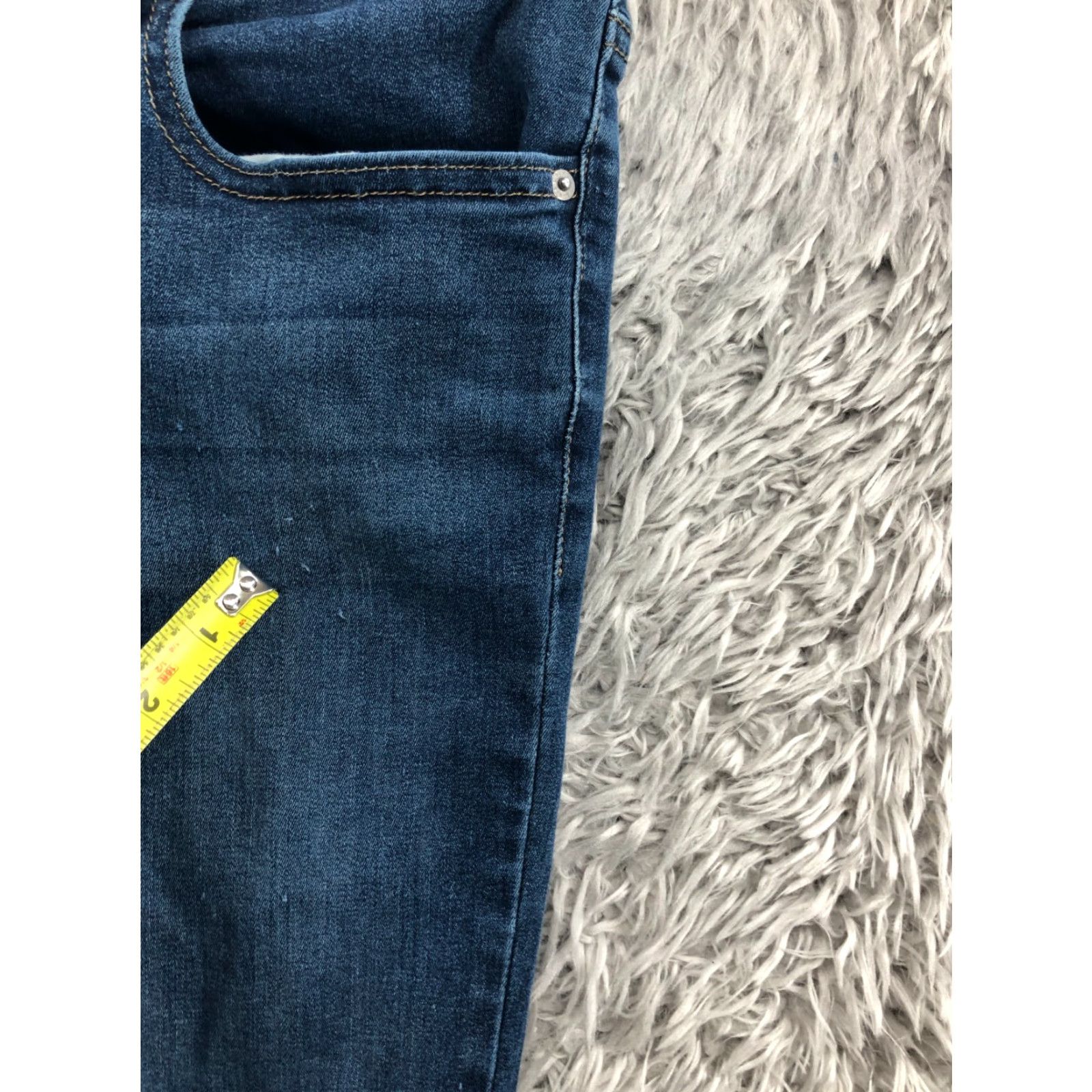 Levi's Levi's Slimming Skinny Jeans Size 30 Womens Medium Wash Blue FLAW Size 30" / US 8 / IT 44 - 5 Thumbnail