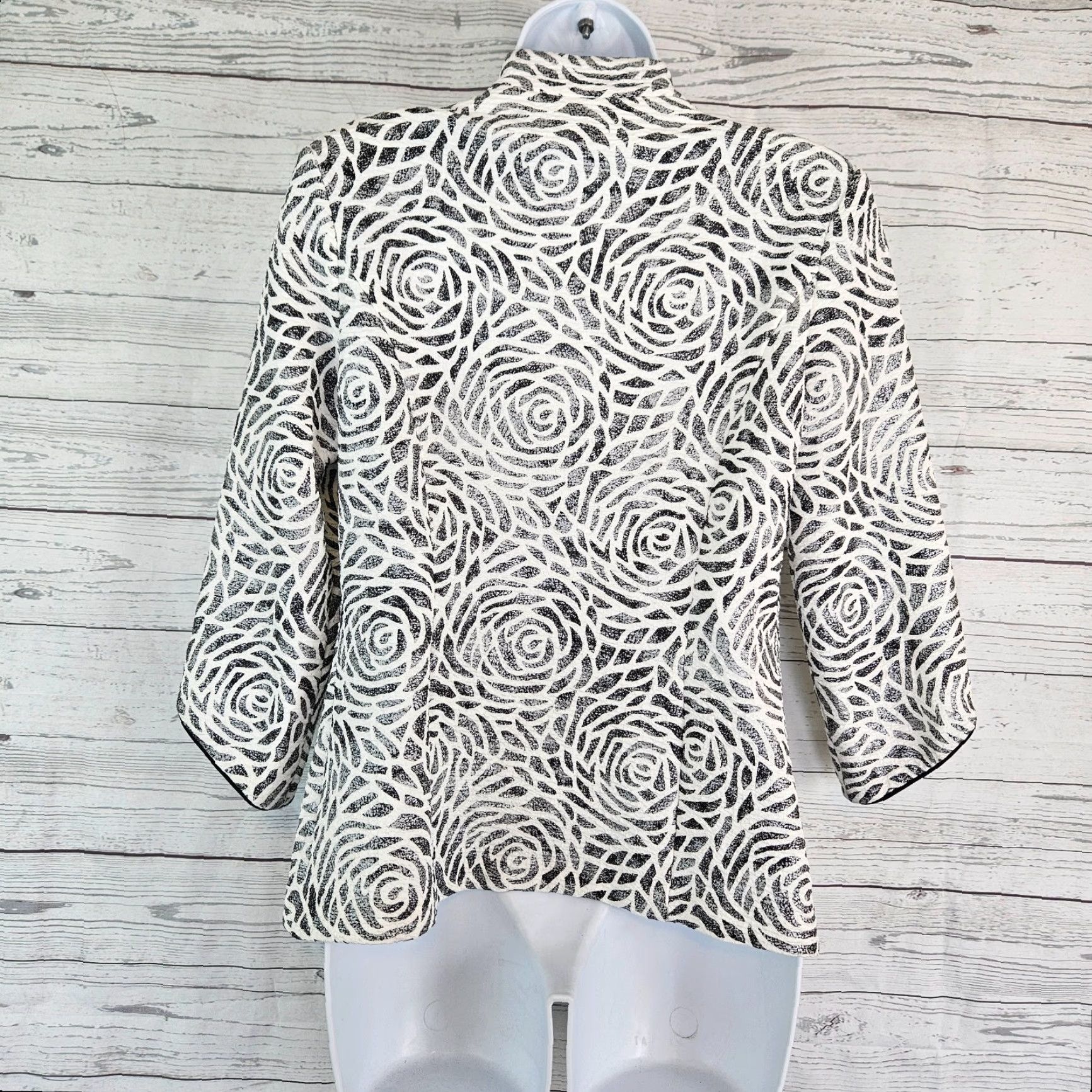 Joseph Ribkoff VINTAGE Joseph Ribkoff Womens Jacket Sz 6 White Black Eye Hook Closer 3/4 Sleeve Size M / US 6-8 / IT 42-44 - 3 Thumbnail