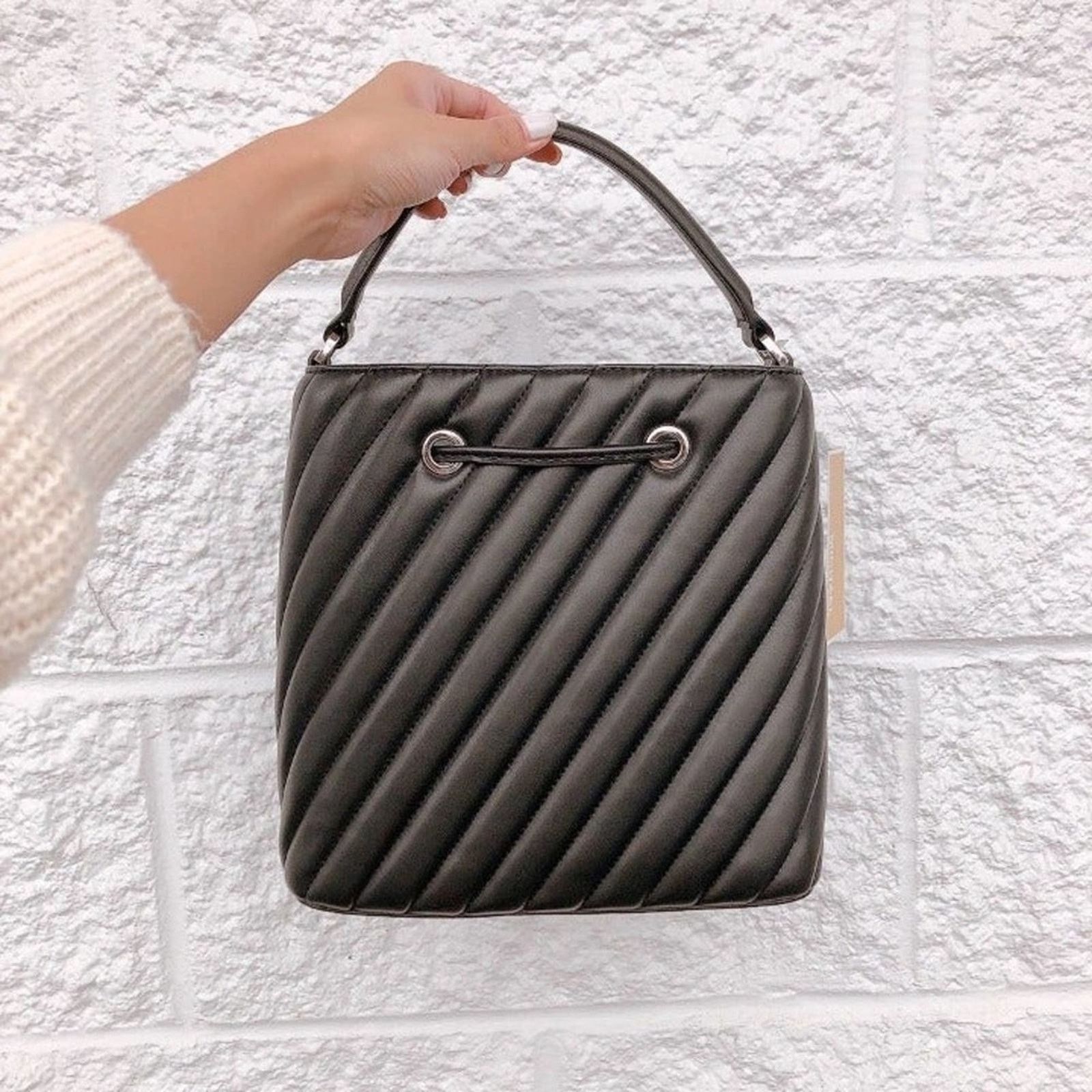 Michael Kors Michael Kors 35F0SU2M8U Suri Medium Quilted Bucket Bag Black Size ONE SIZE - 3 Thumbnail