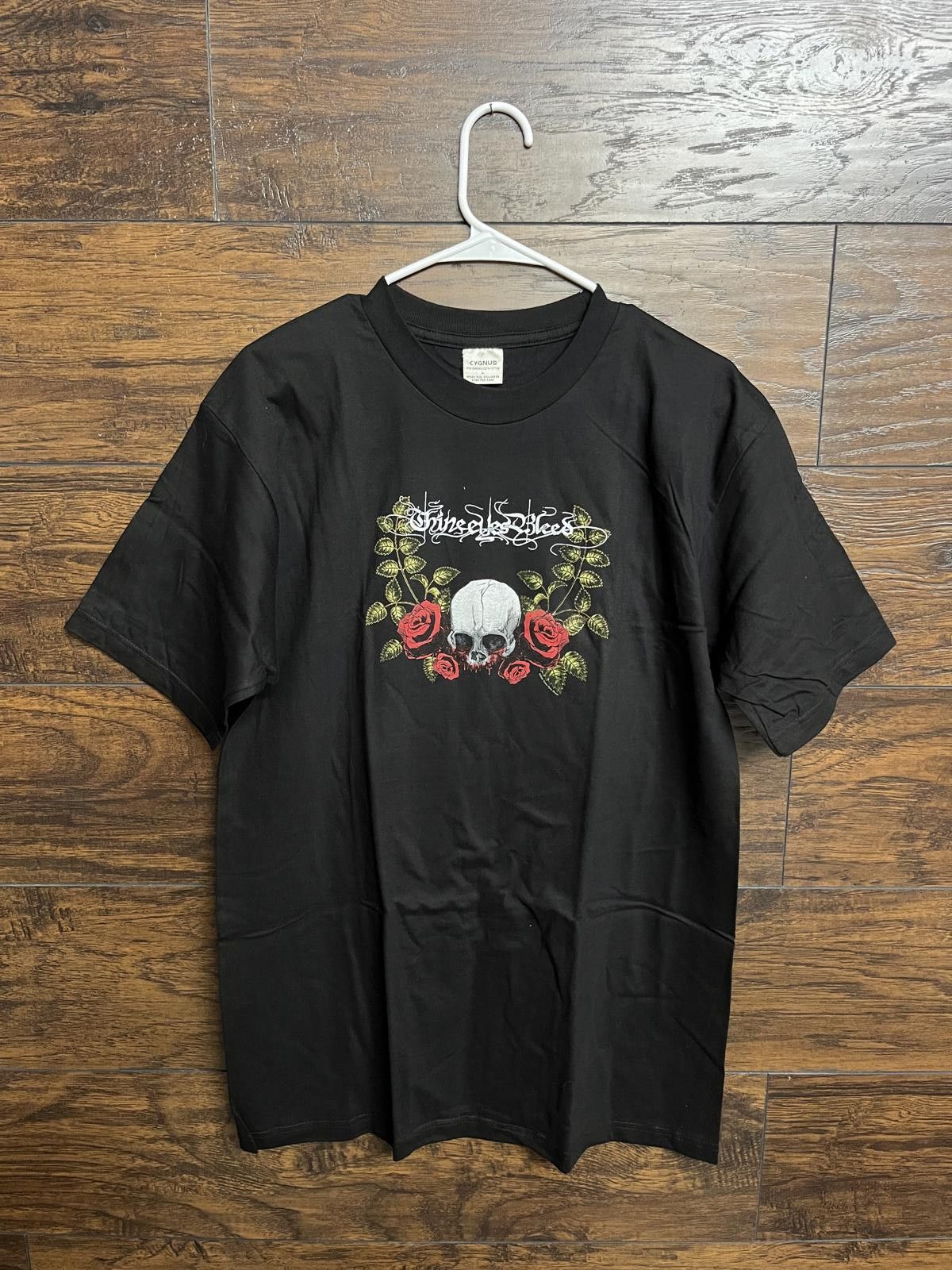 Designer VTG Thine Eyes Bleed Band T-shirt Roses and Skull Band Tee L Size US L / EU 52-54 / 3 - 1 Thumbnail