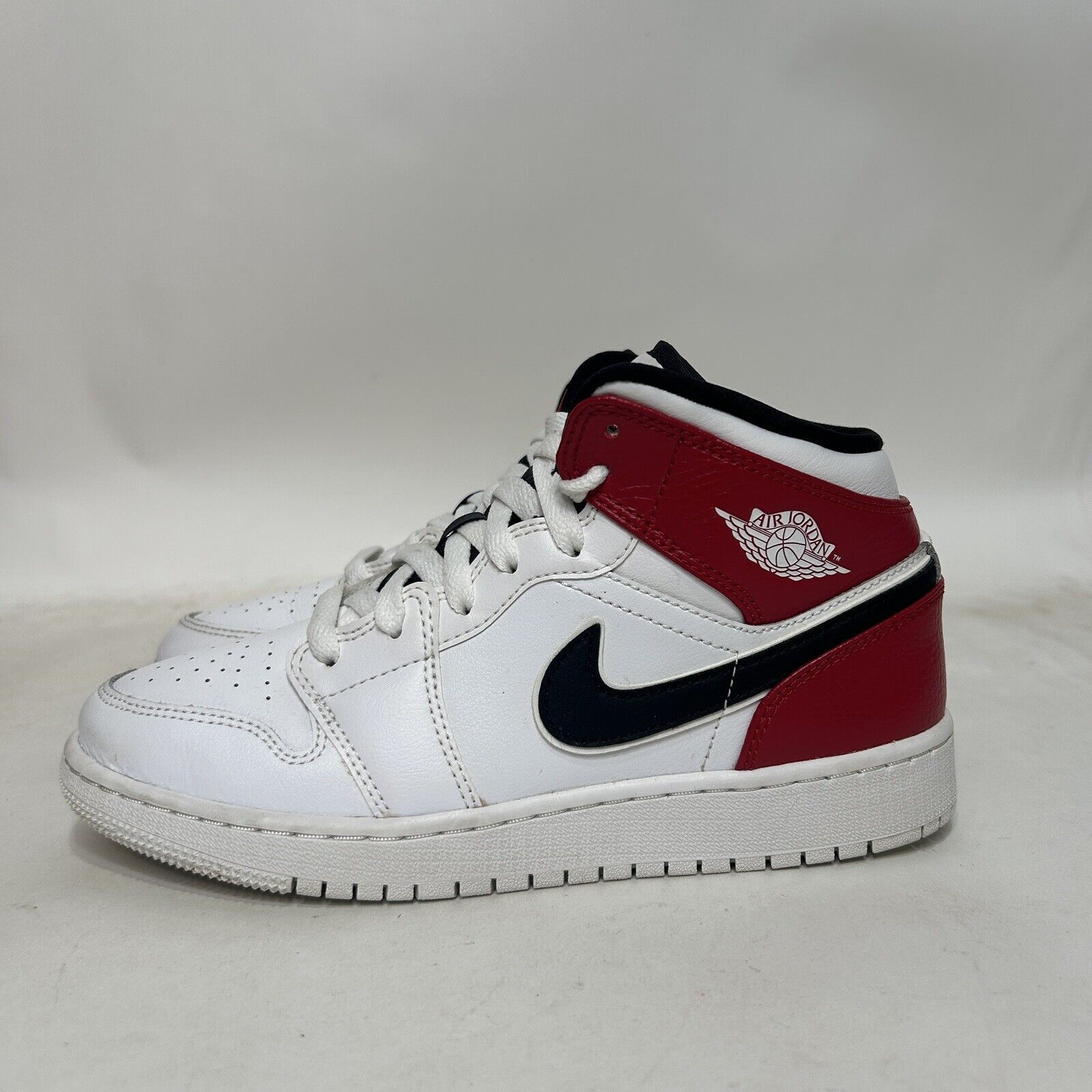 Nike Nike Air Jordan 1 Mid Retro GS “Chicago/White Red” 2024 Size US 6.5 / IT 36.5 - 6 Thumbnail