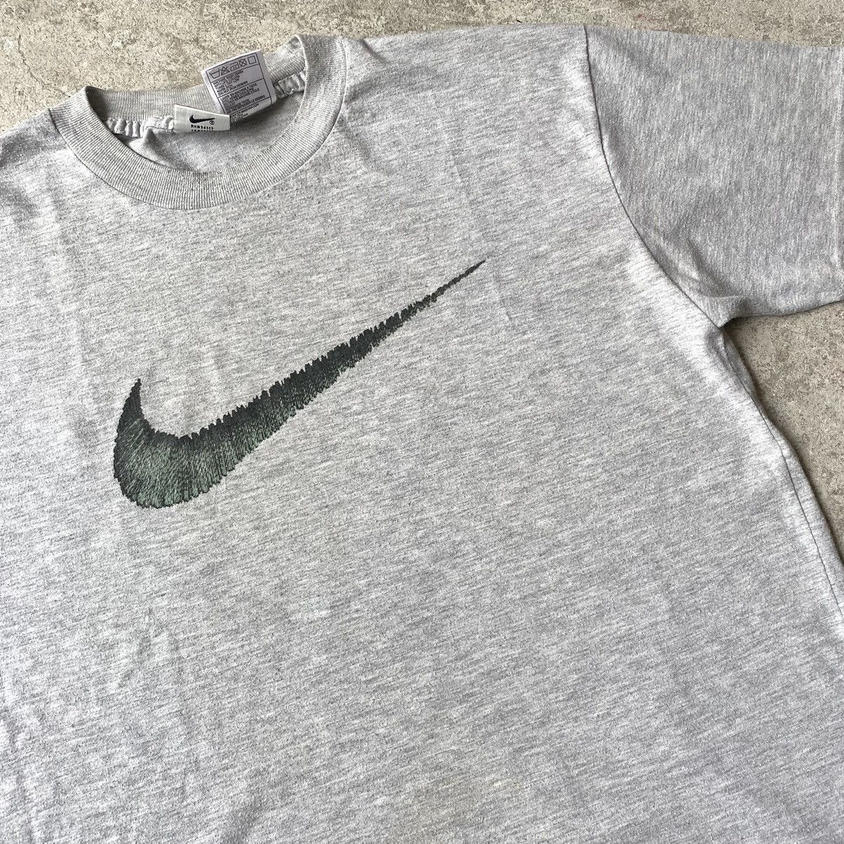 Vintage Vintage Nike Tee – OG Swoosh Logo Classic 90s Style Size US M / EU 48-50 / 2 - 2 Thumbnail