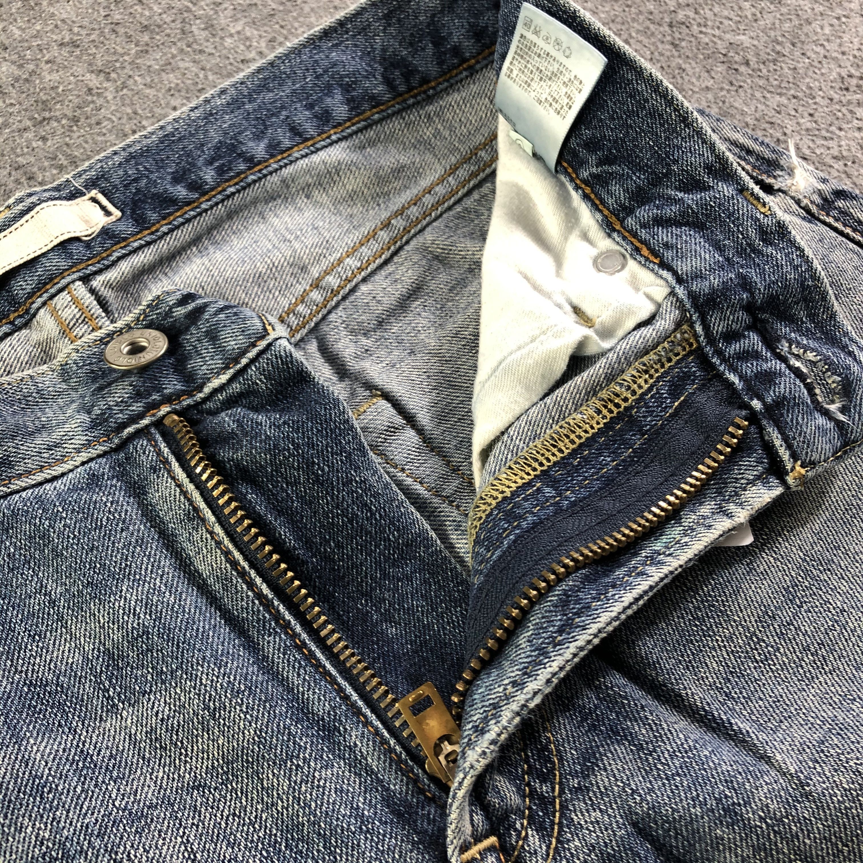 Uniqlo Light Wash Uniqlo Redline Jeans-J2945 Size US 29 - 7 Thumbnail