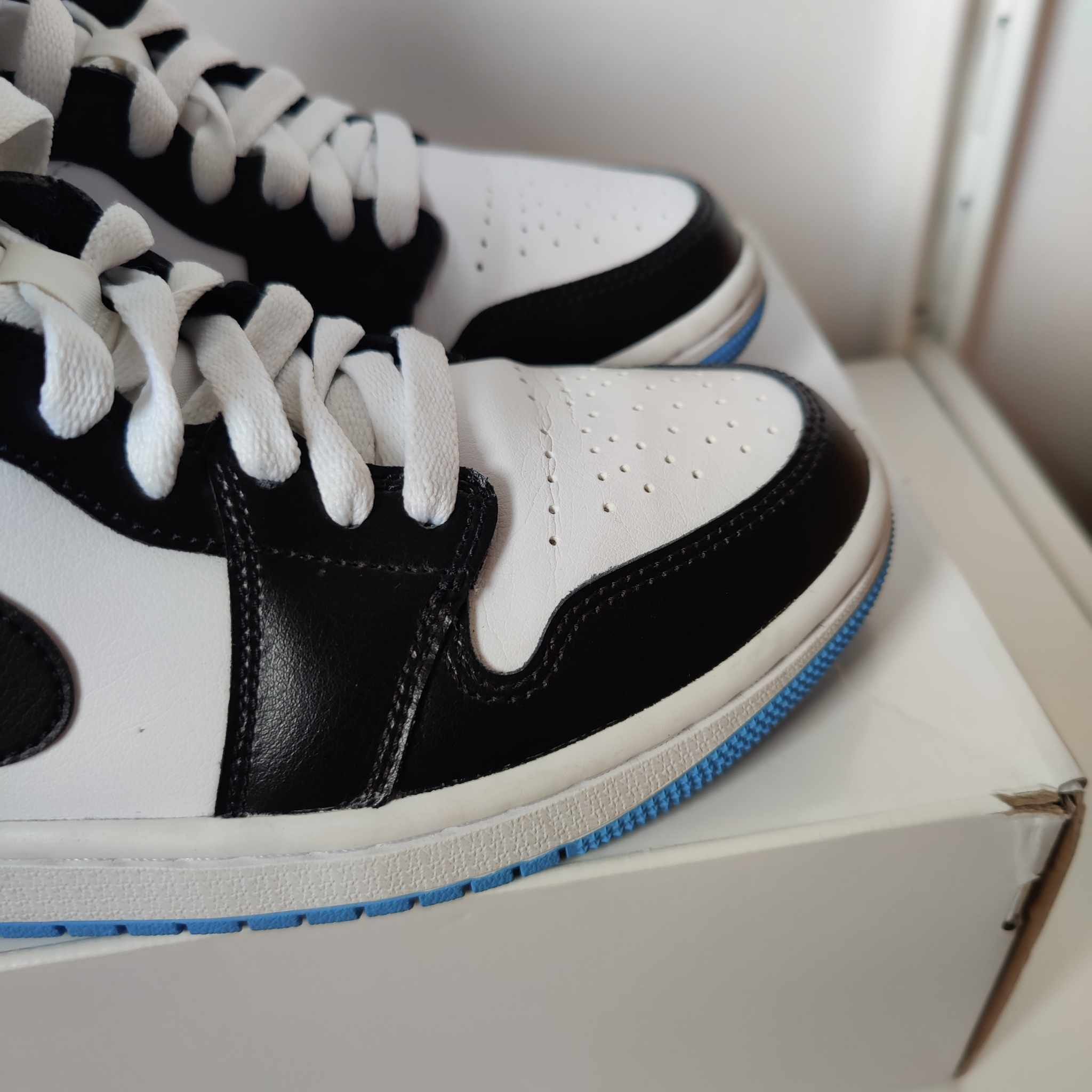 Jordan Brand Wmns Air Jordan 1 Mid University Blue - Size 7.5 Size US 7.5 / IT 37.5 - 4 Thumbnail