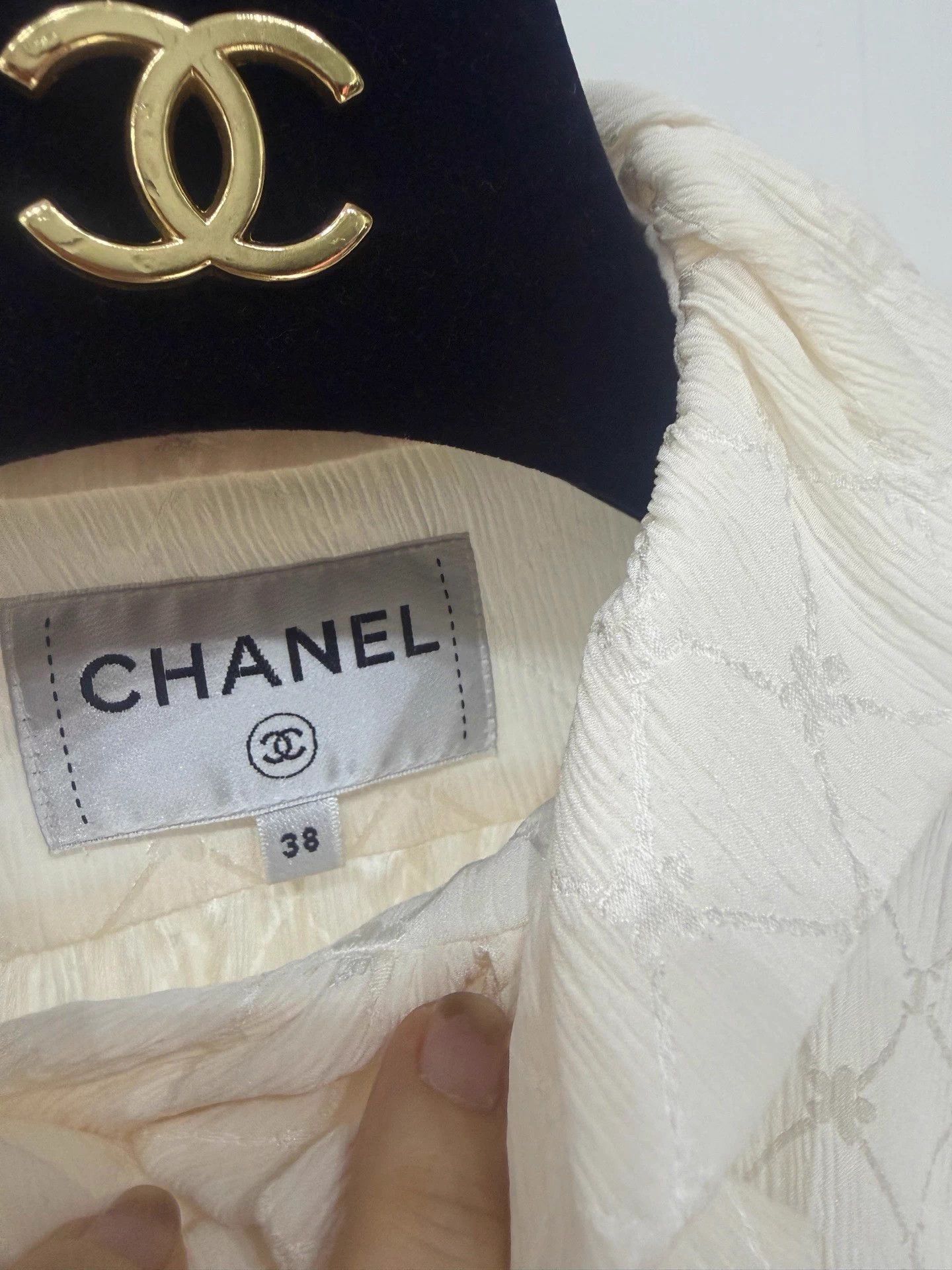 Chanel Chanel Women's CC Logo Ruffled Princess Shirt EU38 99 New Size S / US 4 / IT 40 - 4 Thumbnail