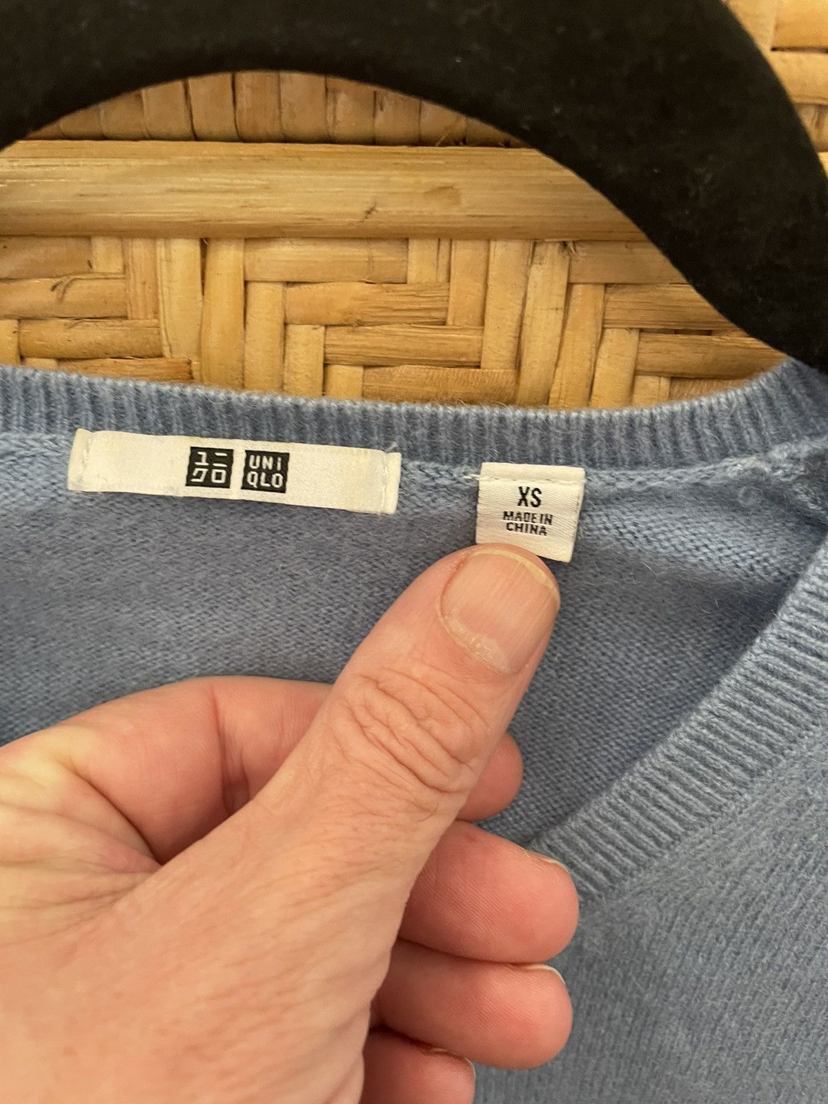 Uniqlo Light Blue Cashmere Vneck Size US XS / EU 42 / 0 - 3 Thumbnail