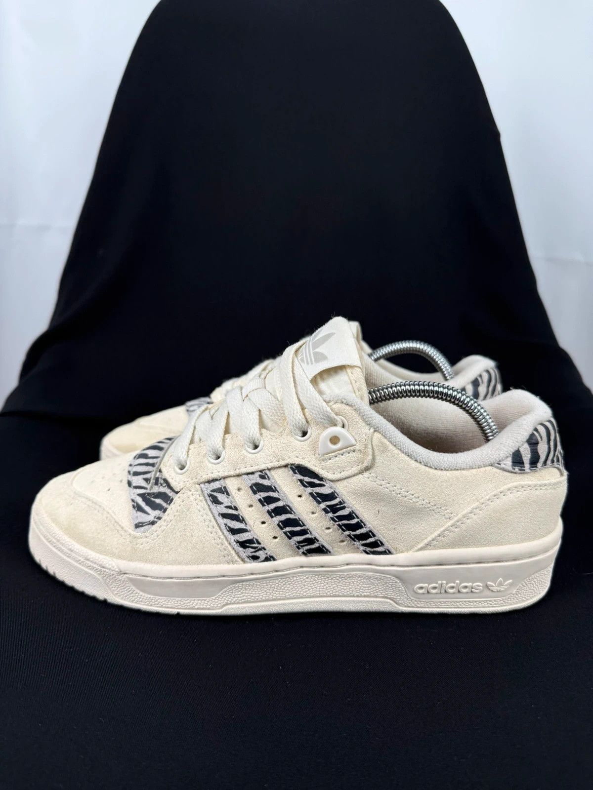 Adidas Adidas Rivary Low Zebra Trainers size 38.5 Size US 7 / IT 37 - 3 Thumbnail