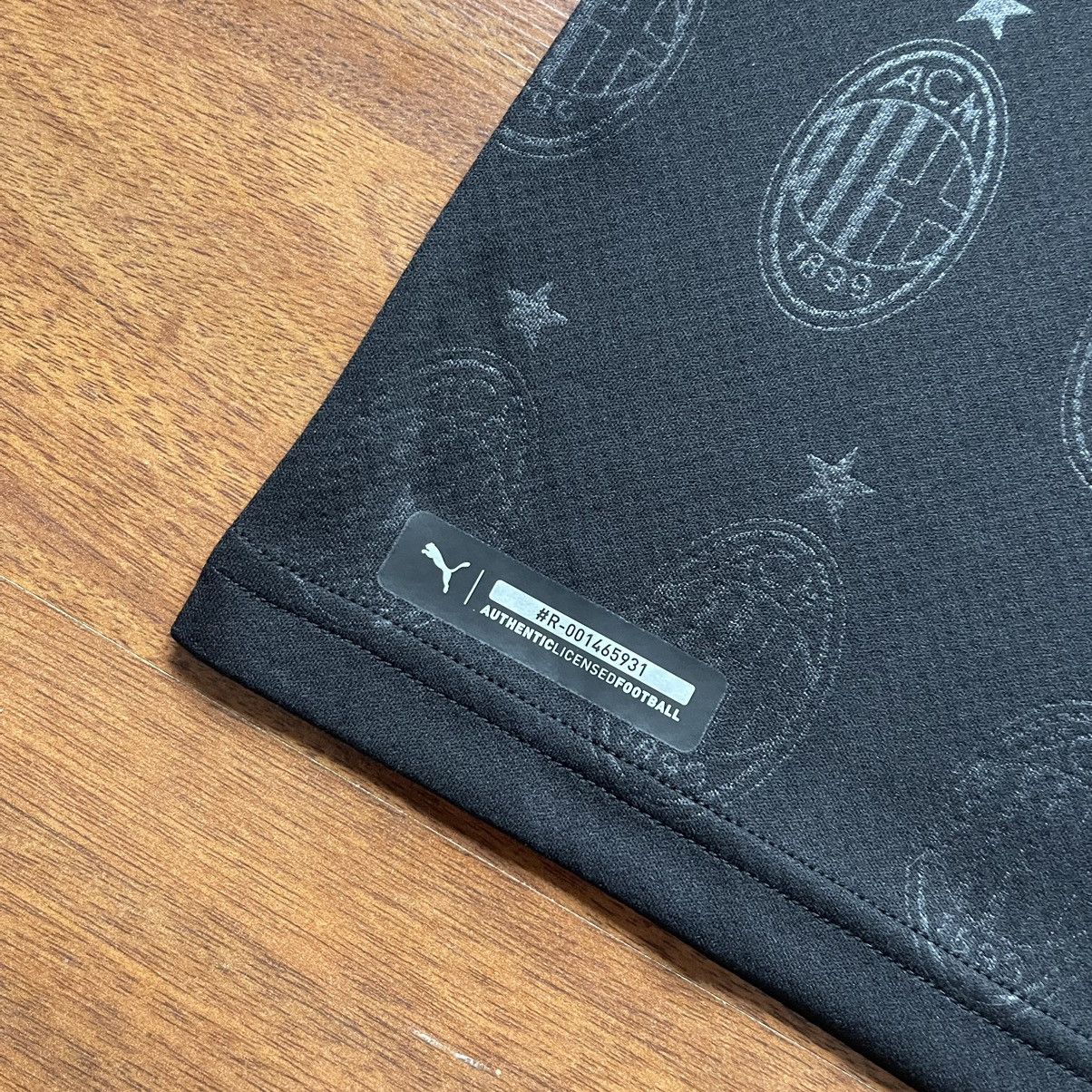 Puma × Vintage MILAN PUMA 2021/2022 FOOTBALL THIRD JERSEY #19 THEO Size US L / EU 52-54 / 3 - 13 Thumbnail