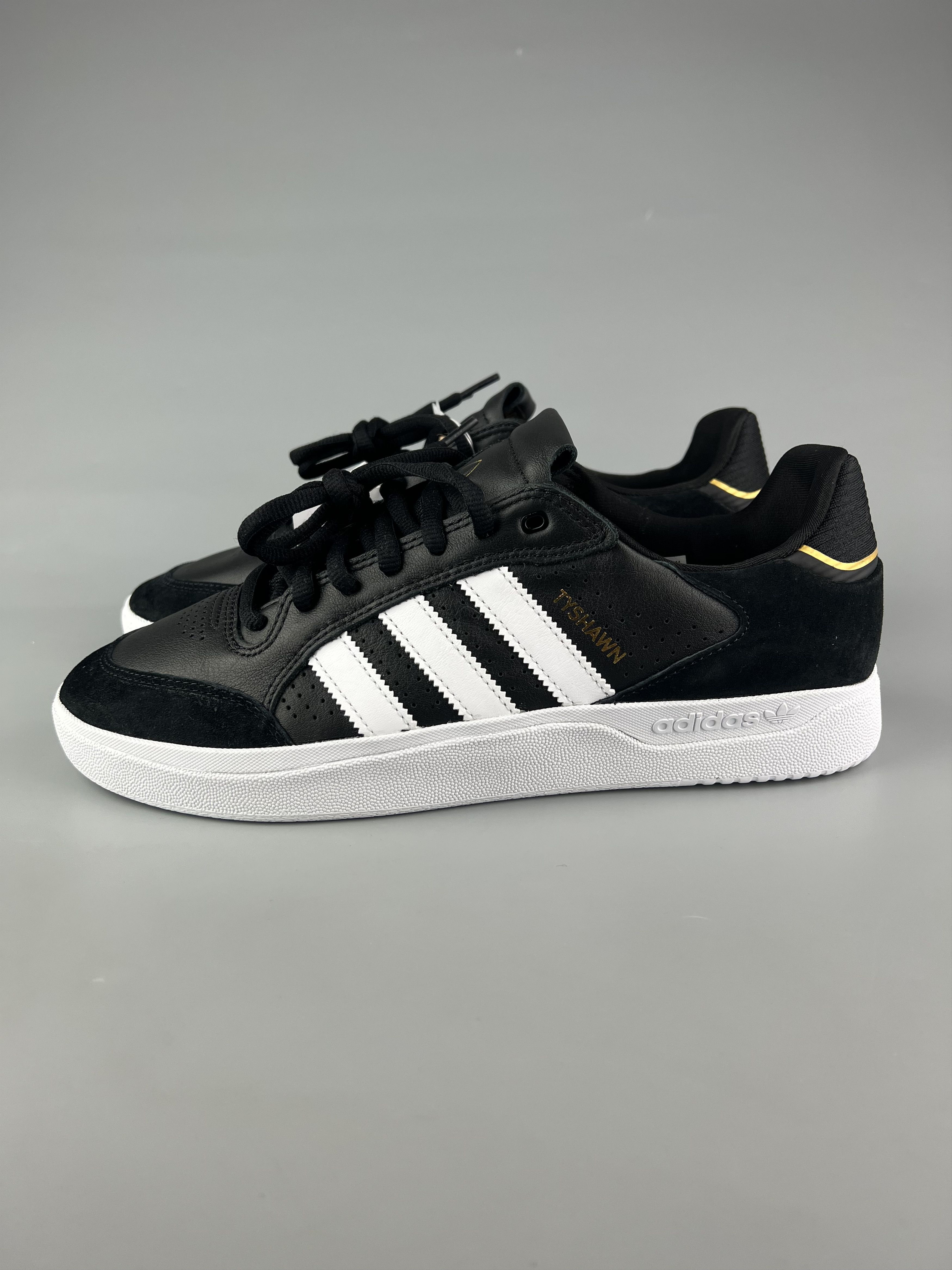 Adidas Adidas Tyshawn Low Sneakers Size US 11 Size US 11 / EU 44 - 2 Thumbnail