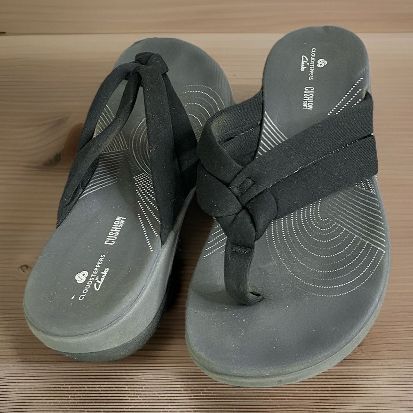 Clarks Clark's cloud stepper flip flops Womens Size 8 Black EUC Size US 8 / IT 38 - 2 Thumbnail