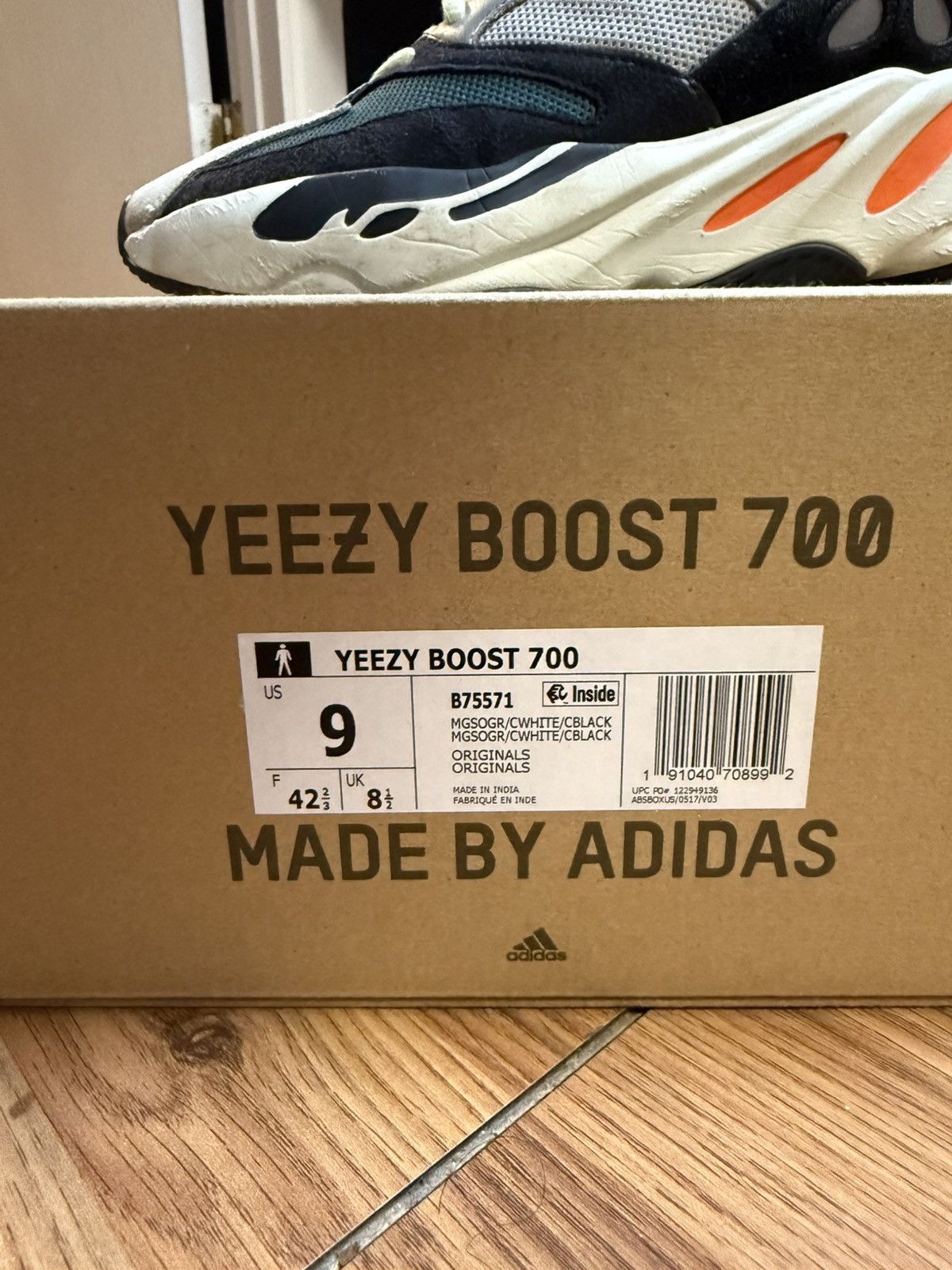 Yeezy Yeezy 700 V2 WaveRunner Size US 9 / EU 42 - 7 Thumbnail