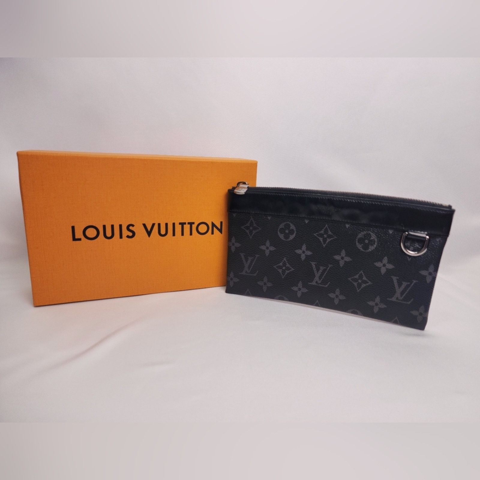 Louis Vuitton Louis Vuitton Discovery Pochette Monogram Eclipse Canvas PM Size ONE SIZE - 1 Thumbnail