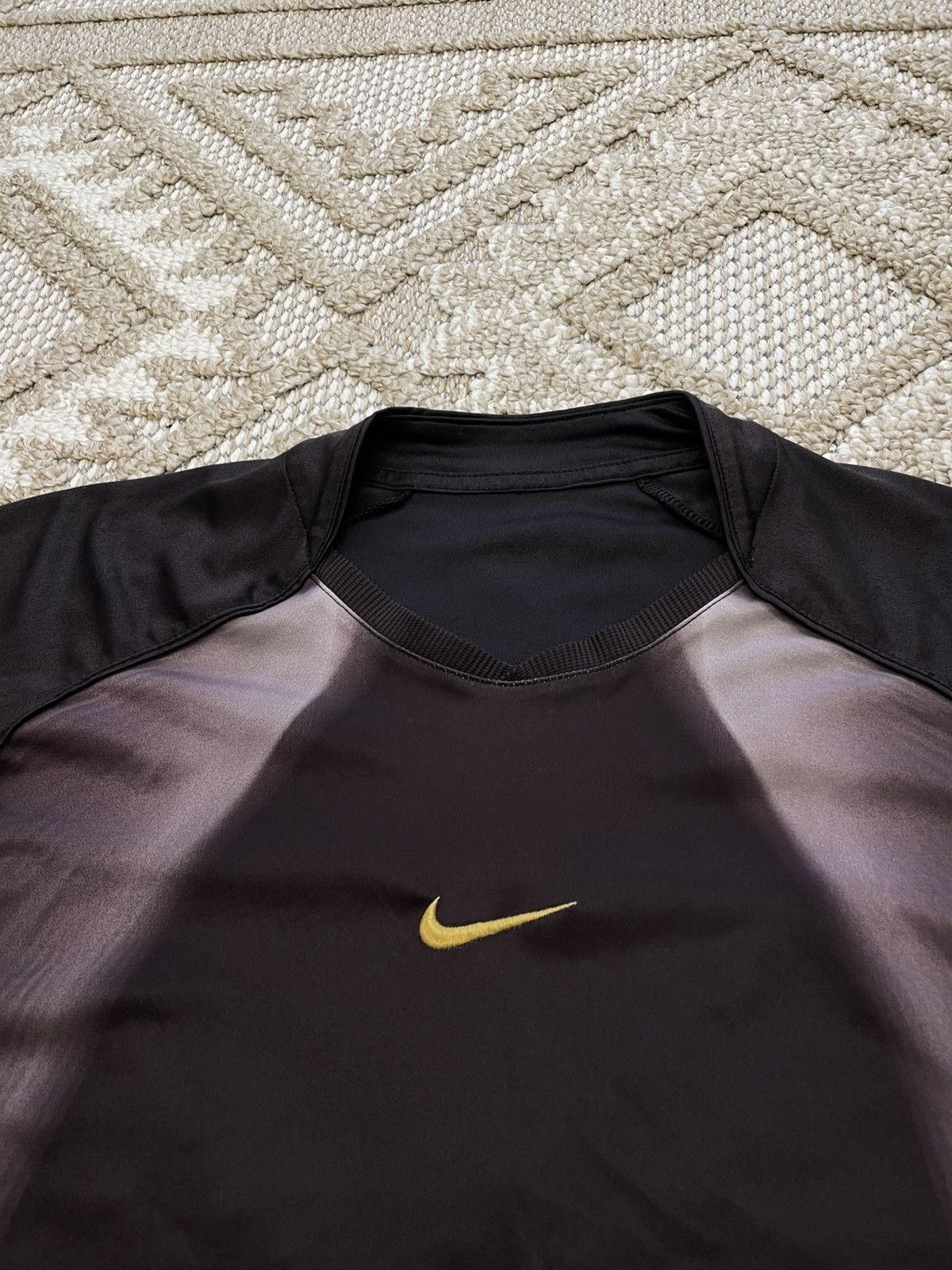 Nike Nike Vintage Total 90 T shirt Center Logo Size US L / EU 52-54 / 3 - 2 Thumbnail