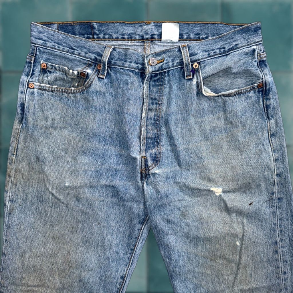 Levi's VINTAGE Levi's 501 Jeans Straight 36x30 Blue Light Wash 90s Mens Denim 5-Pocket Regular Regular Fit Button Closure Size US 36 / EU 52 - 1 Thumbnail