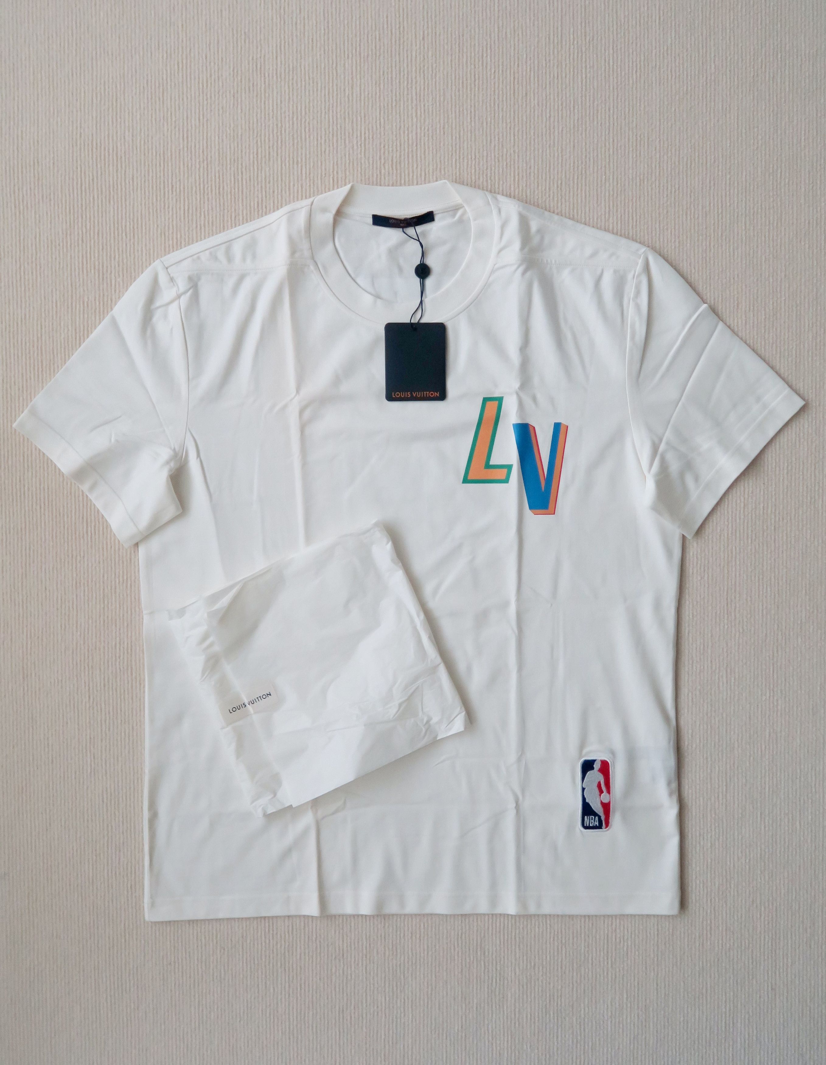 Louis Vuitton Louis Vuitton LV x NBA Basketball T-Shirt Size US XL / EU 56 / 4 - 1 Thumbnail