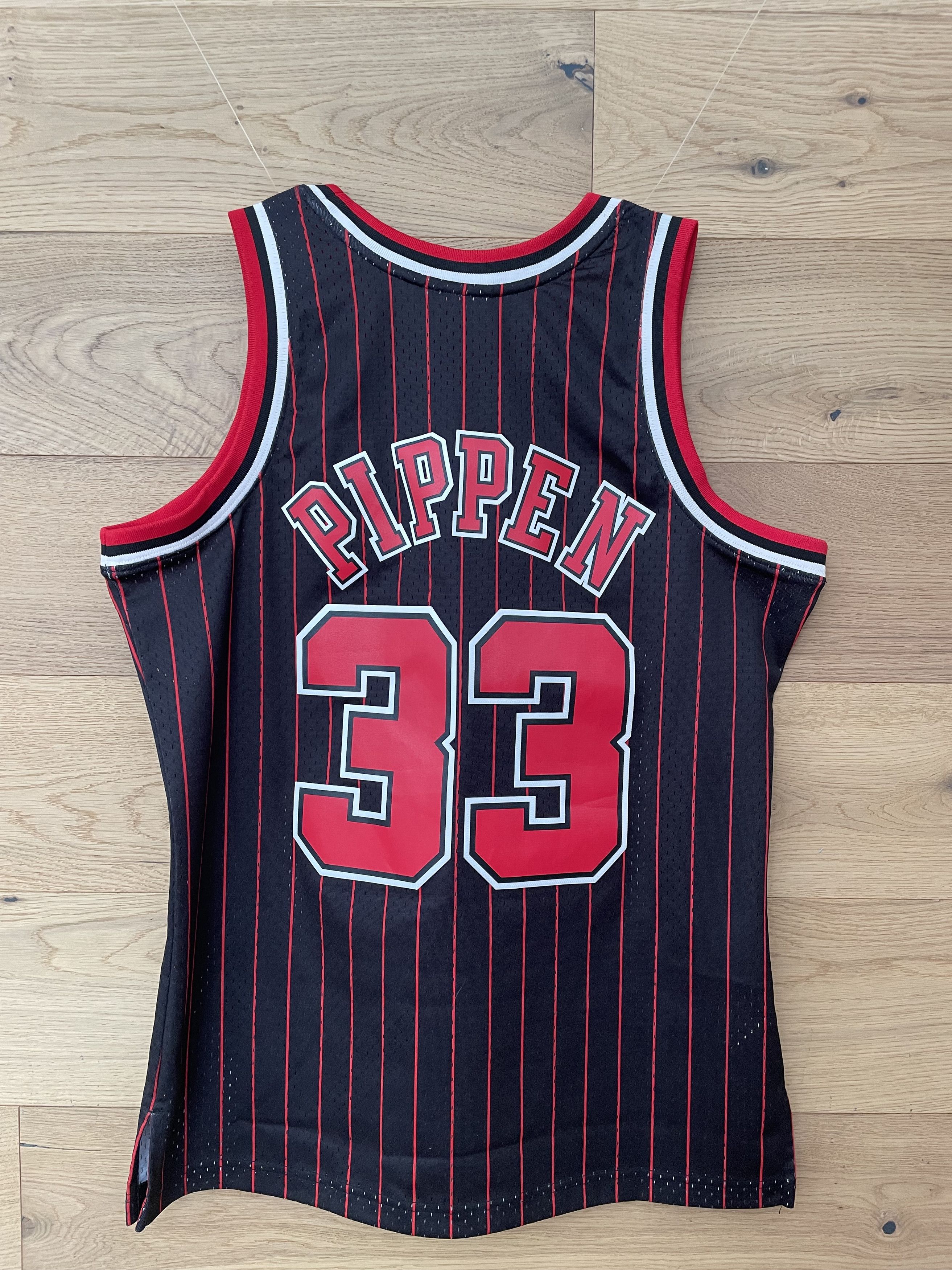 Mitchell & Ness M&N Scottie Pippen #33 Chicago Bulls Pinstripe Size US M / EU 48-50 / 2 - 2 Thumbnail