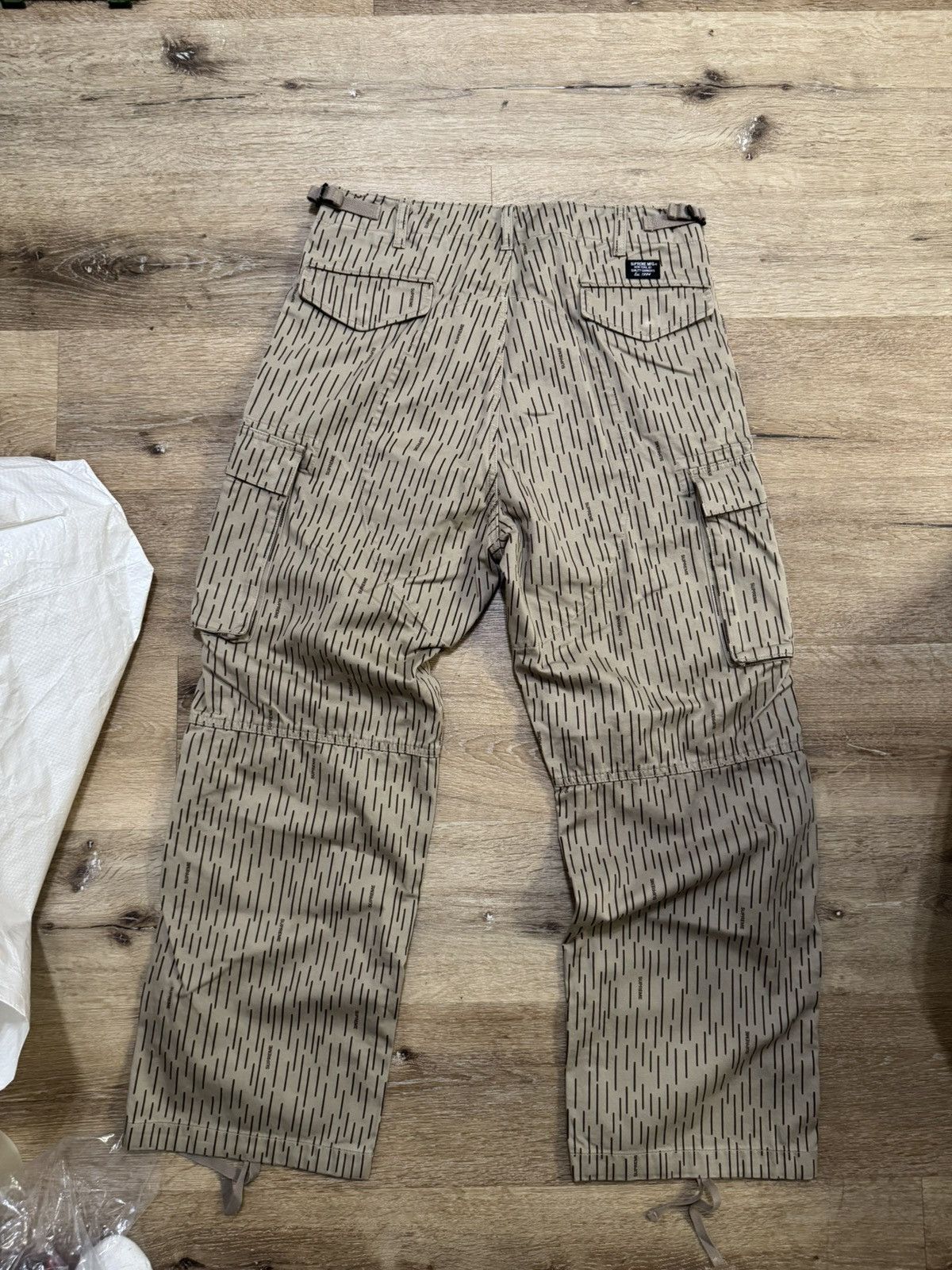パンツ Supreme Cargo Pant Tan Raindrop Supreme Cargo Pant (FW24) - $168