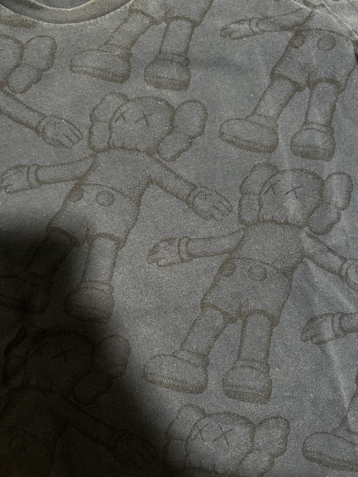 Kaws × Uniqlo Kaws x Uniqlo AOP Tee Size US XL / EU 56 / 4 - 2 Thumbnail