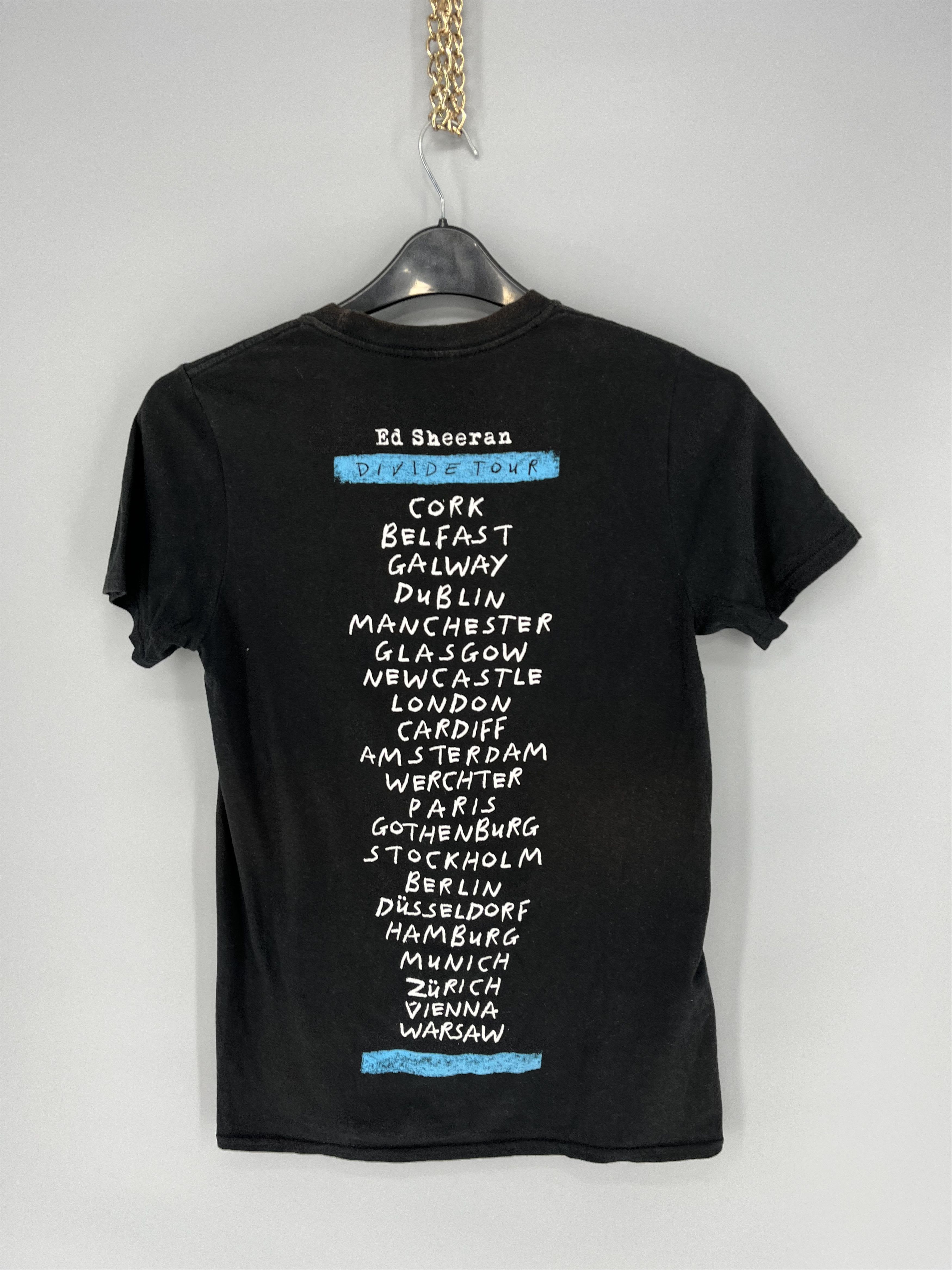 Band Tees Vintage Y2K Ed Sheeran Divide World Tour T-Shirt Size US S / EU 44-46 / 1 - 11 Thumbnail