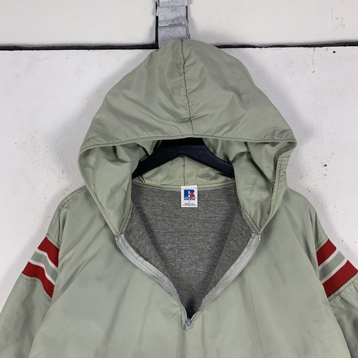 vintage Russell activewear pullover windbreaker jacket.