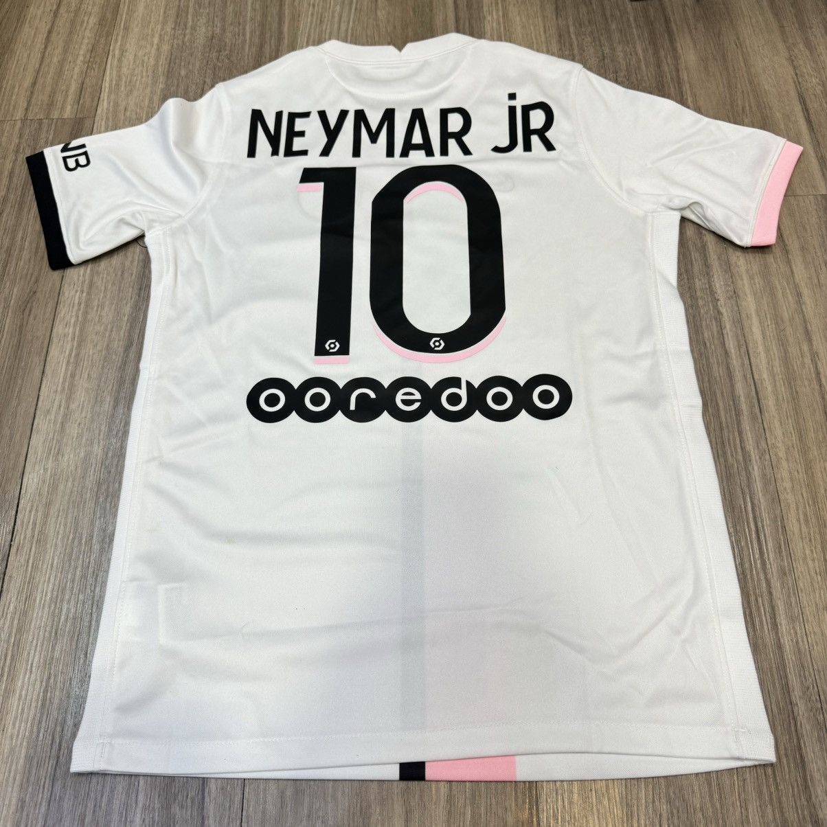 Nike (Youth size)PSG 21/22 away shirt #10 Neymar (Bnwt) Size US XXS / EU 40 - 2 Thumbnail