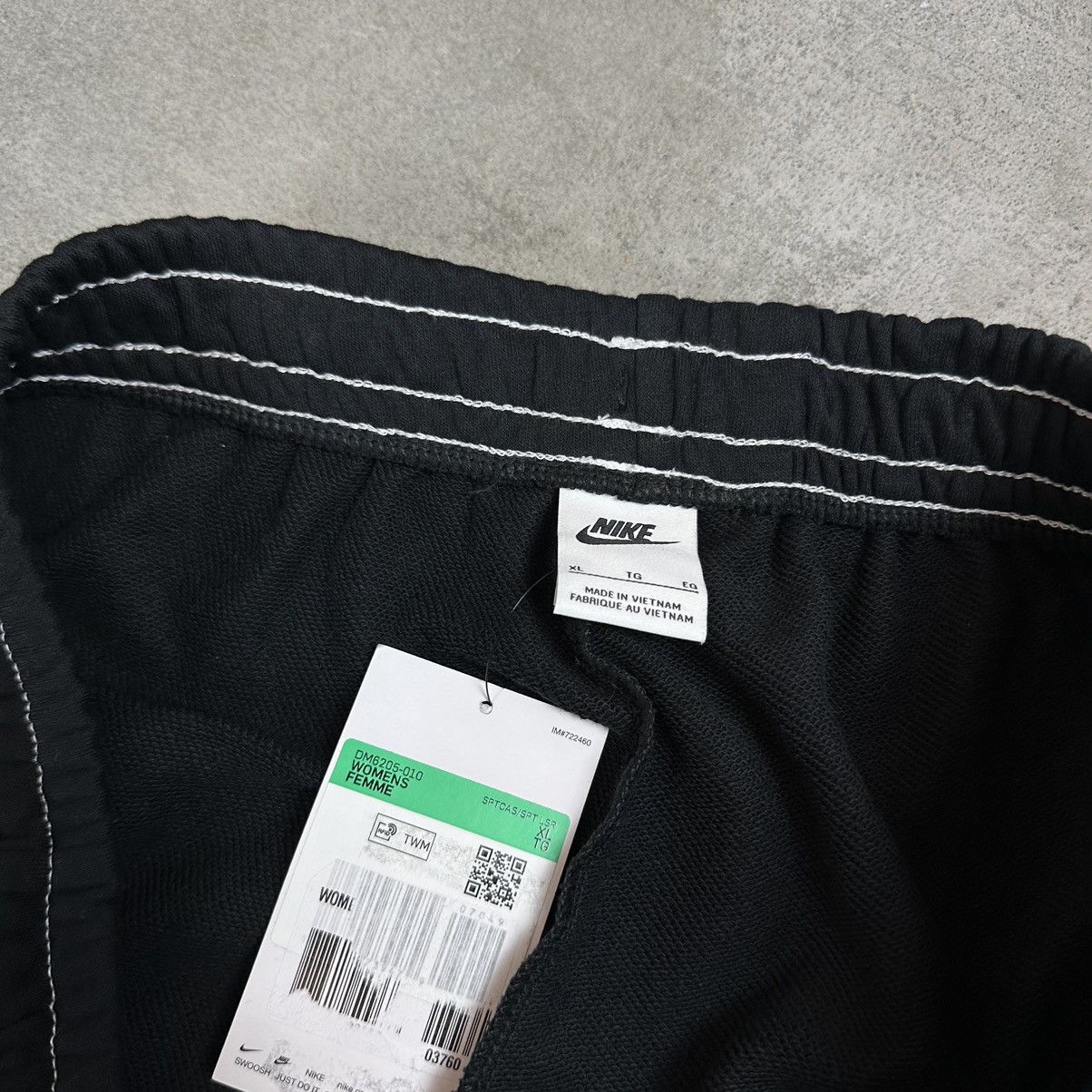Nike Nike jogger pants swoosh black XL streetwear Size US 36 / EU 52 - 4 Thumbnail