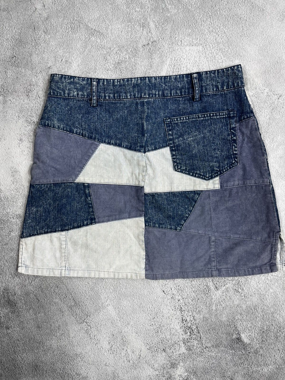 Vintage Vintage Y2K faded patchwork denim/corduroy mini skirt Size 30" / US 8 / IT 44 - 7 Thumbnail