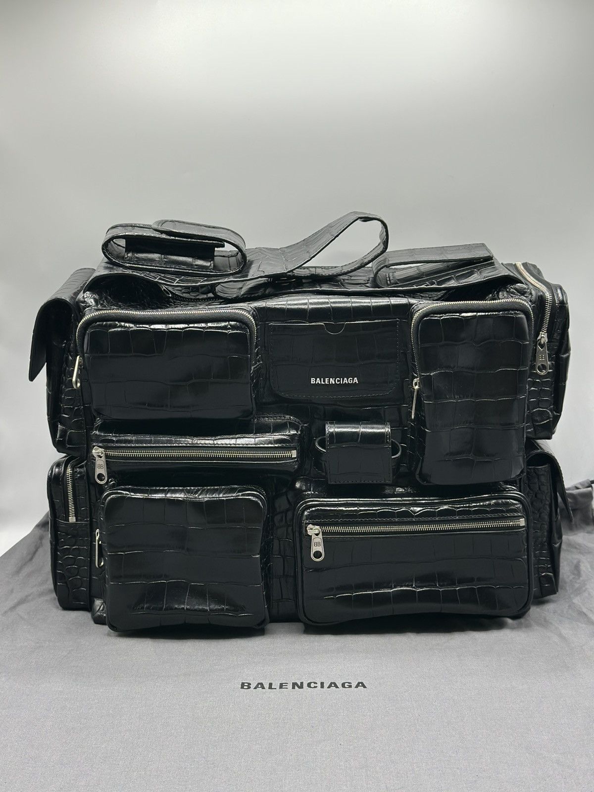 Balenciaga Balenciaga Black Croc Embossed Big Superbusy Sling Bag Size ONE SIZE - 1 Thumbnail