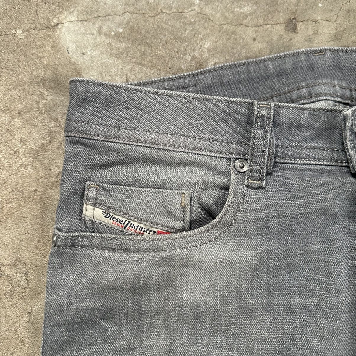 Diesel Diesel ‘Buster’ waxed style Tapered Denim 30x32 Size US 30 / EU 46 - 6 Thumbnail