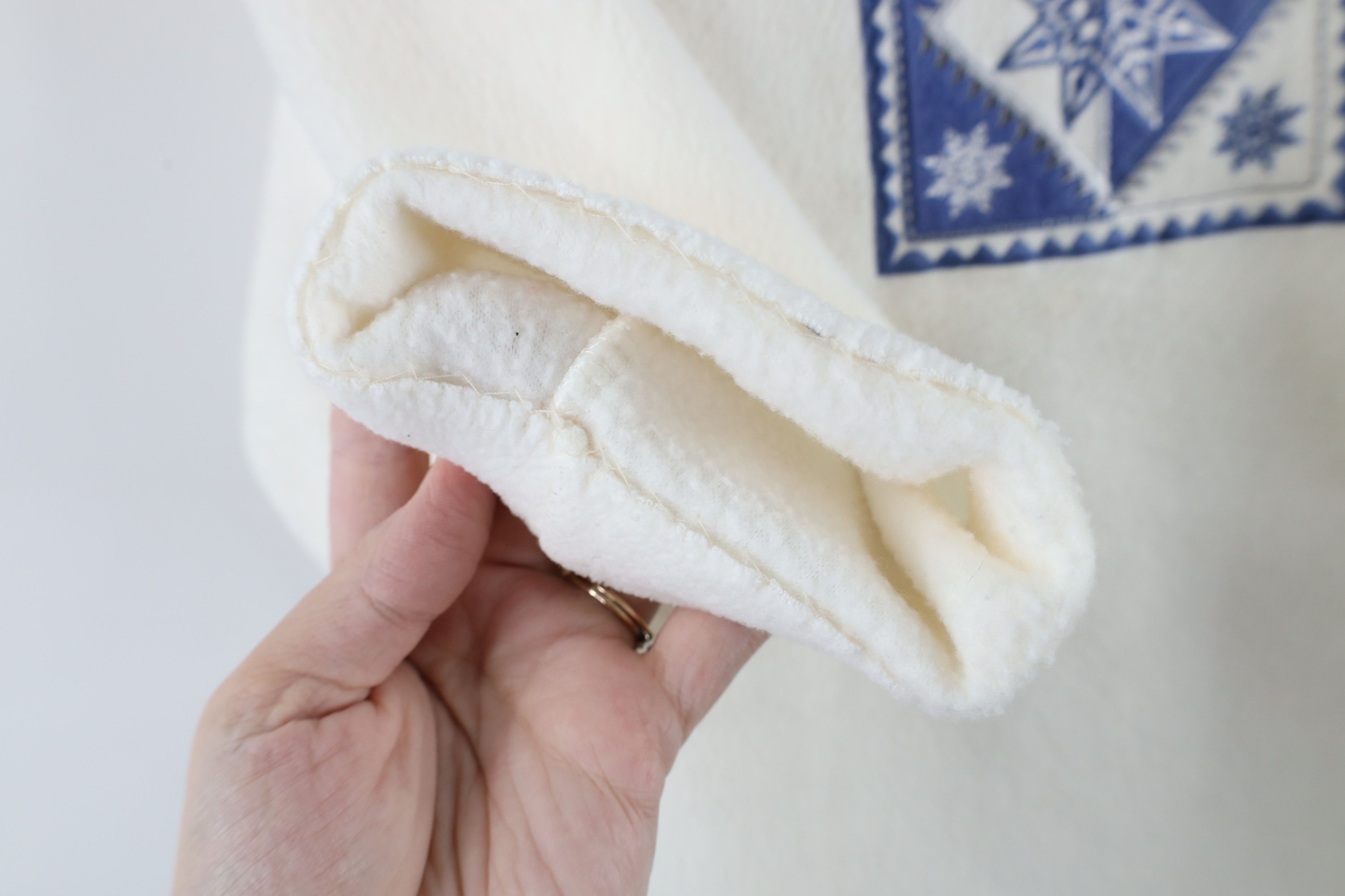 Vintage Vintage 90s Streetwear Snowflake Fleece Sweater White Size L / US 10 / IT 46 - 6 Thumbnail