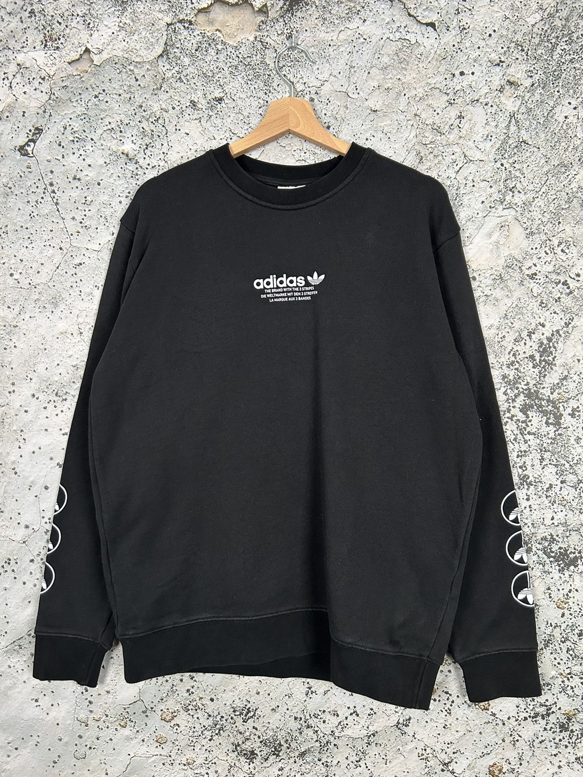 Adidas Vintage Adidas Crewneck Center Logo Streetwear Sportswear Size US M / EU 48-50 / 2 - 1 Thumbnail