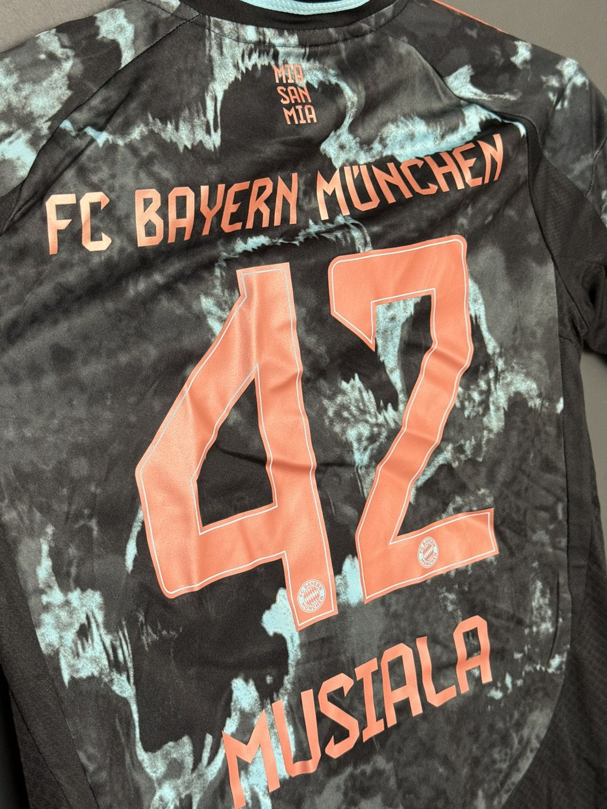 Adidas KIDS New Bayern Munchen 24/25 Away Musiala Football Jersey Size US XS / EU 42 / 0 - 3 Thumbnail