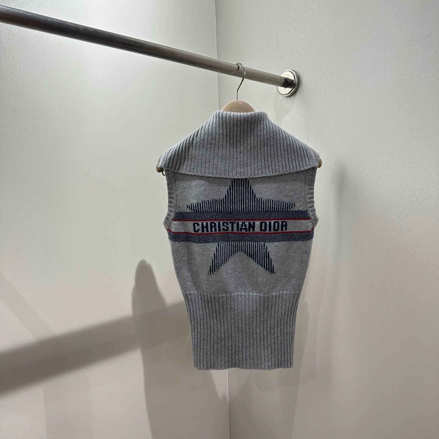Christian Louboutin DIOR STAR LOGO ZIPPER WOOL VEST 36 Size XS / US 0-2 / IT 36-38 - 1 Thumbnail