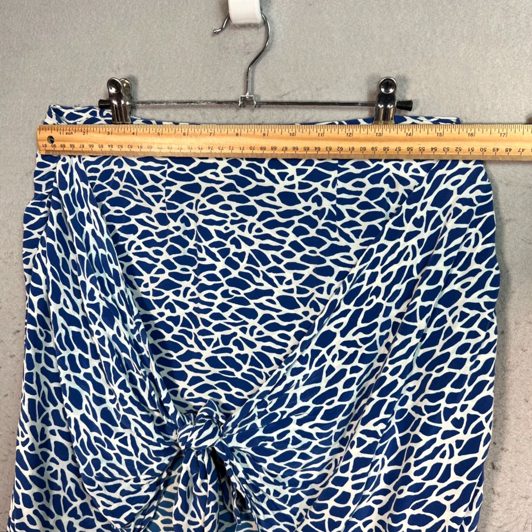 Vintage Amour Vert Blue & White 100% Silk Tie-Front Skirt Size Medium Size 32" / US 10 / IT 46 - 5 Thumbnail