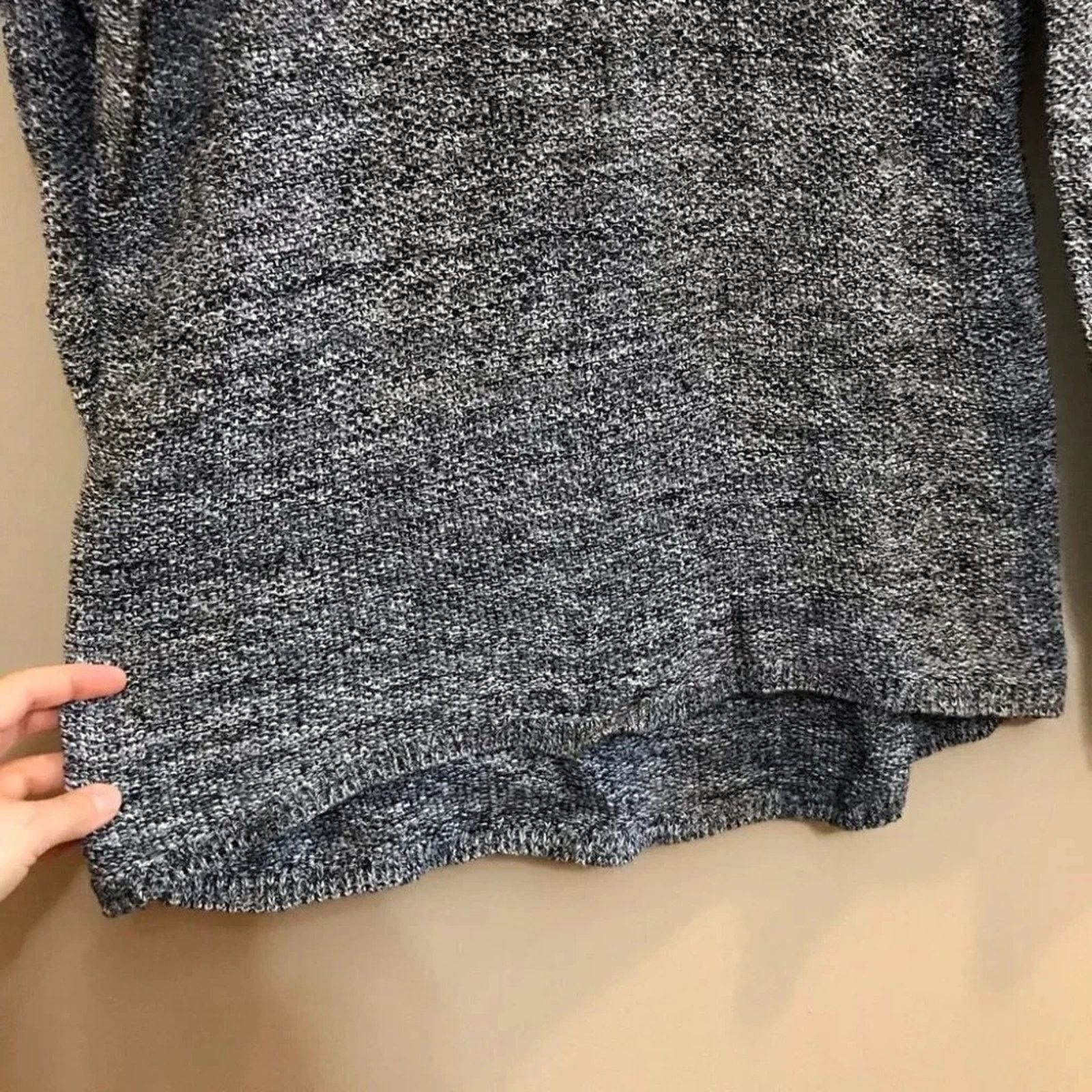 H&M H&M Womens Sz M Marled V-Neck Long Sleeve Sweater Black Grey Size M / US 6-8 / IT 42-44 - 3 Thumbnail