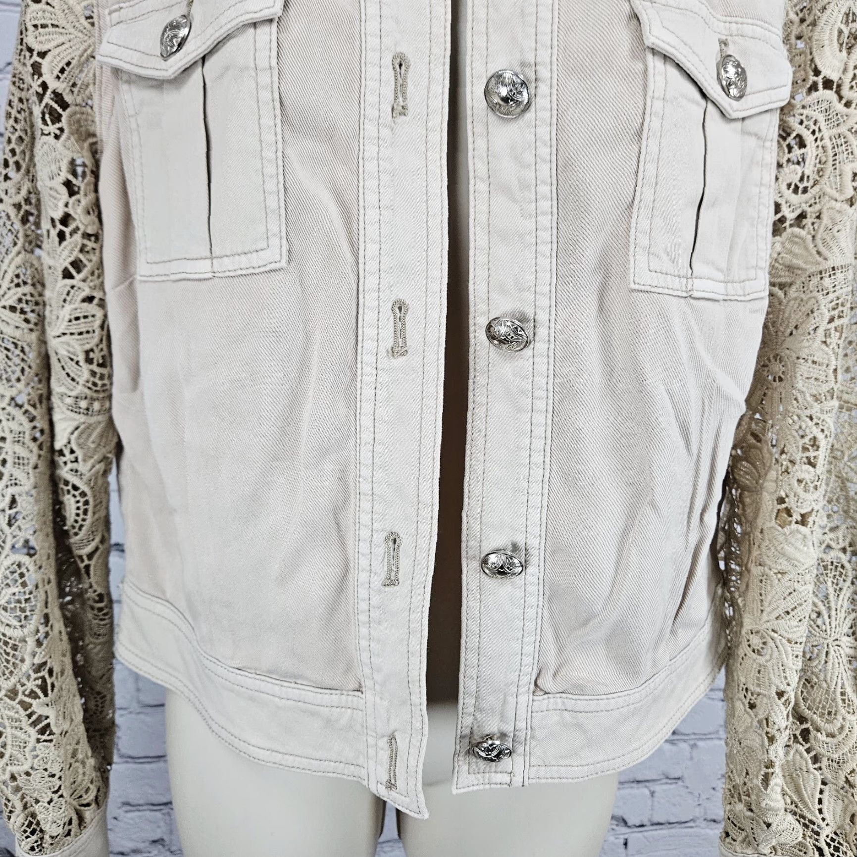 White House Black Market White House Black Market Beige Lace Long Sleeve Buttoned Utililty Jacket 10 Womens Size L / US 10 / IT 46 - 7 Thumbnail