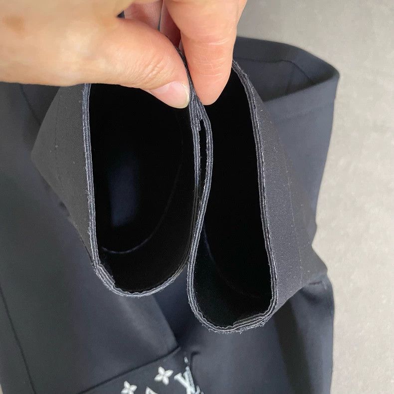 Louis Vuitton Black hem full of logo short sleeves