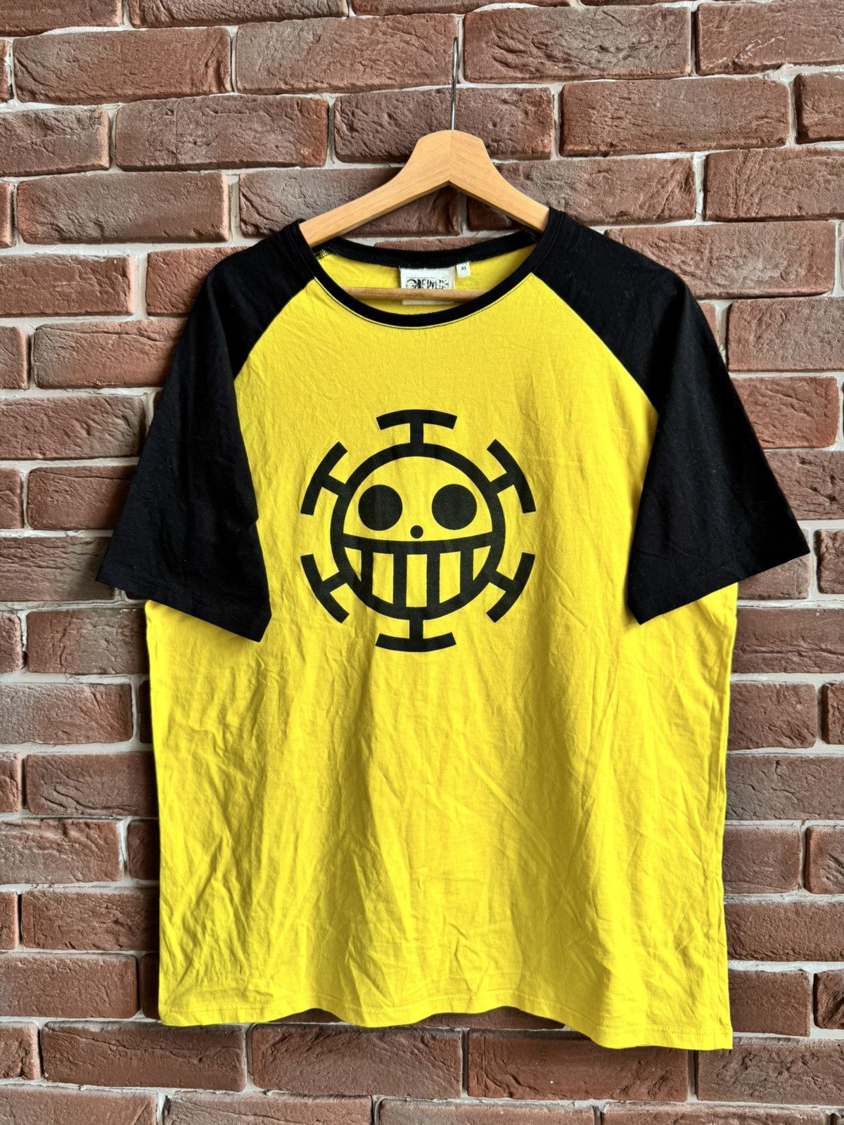 Anime Vintage One Piece Anime Hearts Pirate Trafalgar Law T shirt Size US XL / EU 56 / 4 - 1 Thumbnail