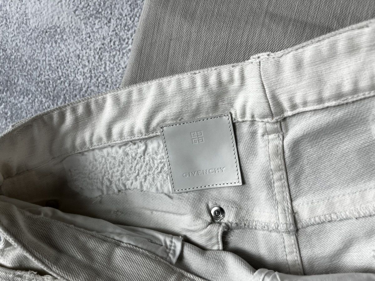 Givenchy Givenchy distressed style unisex’s Size US 31 - 12 Thumbnail