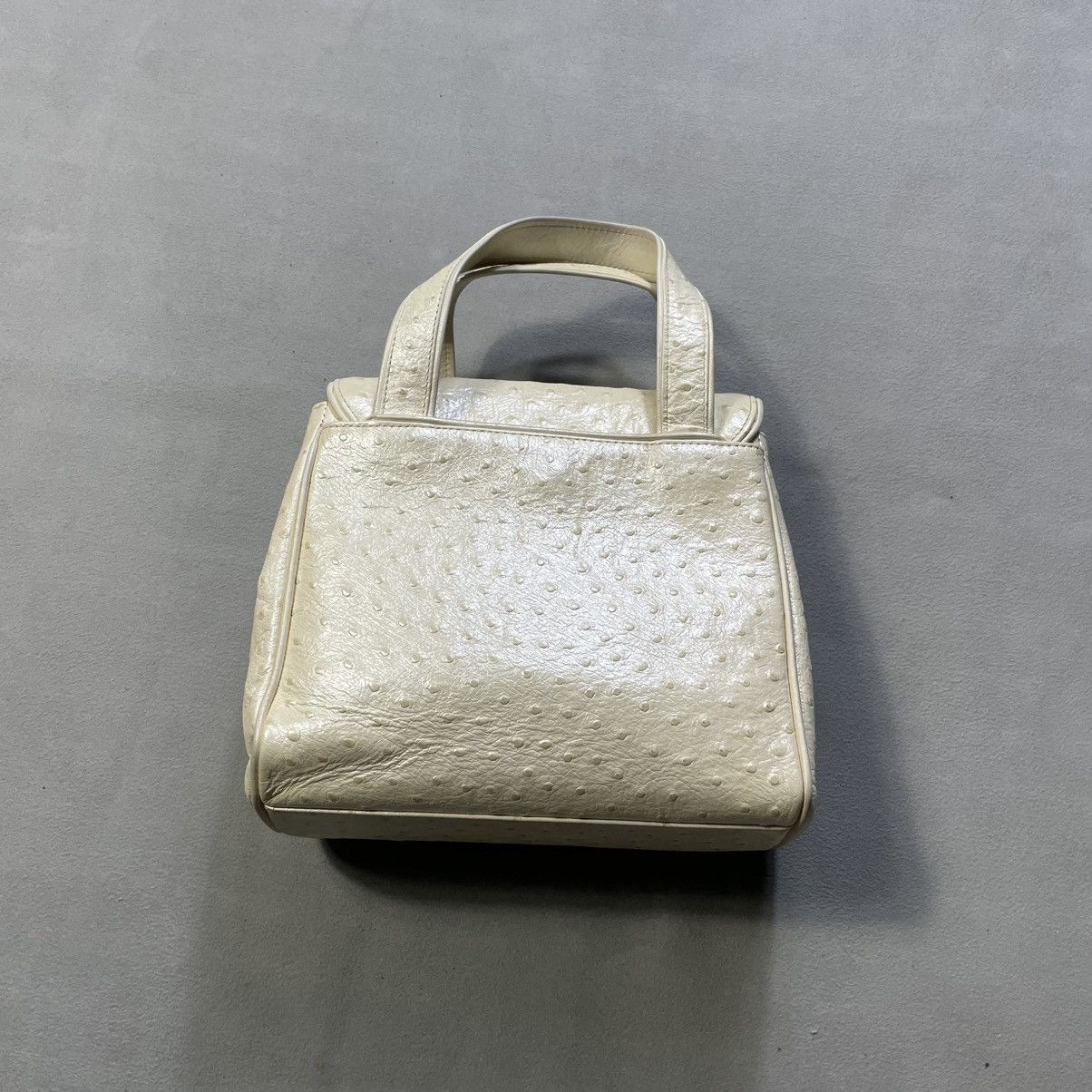 Versace GIANNI VERSACE PEARL WHITE OSTRITCH HAND BAG Size ONE SIZE - 14 Thumbnail