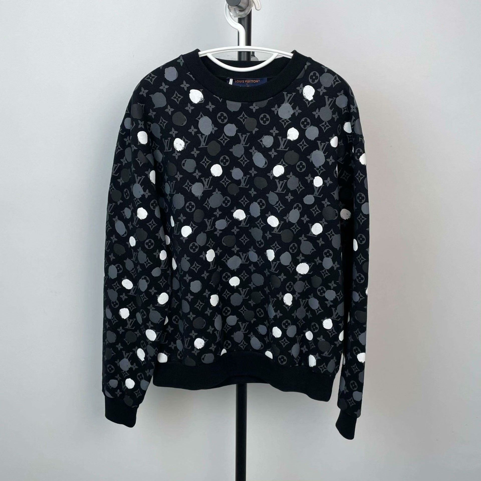 Louis Vuitton Louis Vuitton Cotton Multi T-Shirt M Women Size M / US 6-8 / IT 42-44 - 1 Thumbnail
