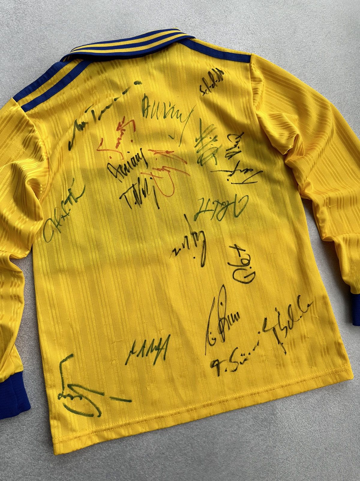 Vintage Vintage Eintracht Braunschweig 1998-99 Home Football Kit Size US XS / EU 42 / 0 - 14 Thumbnail