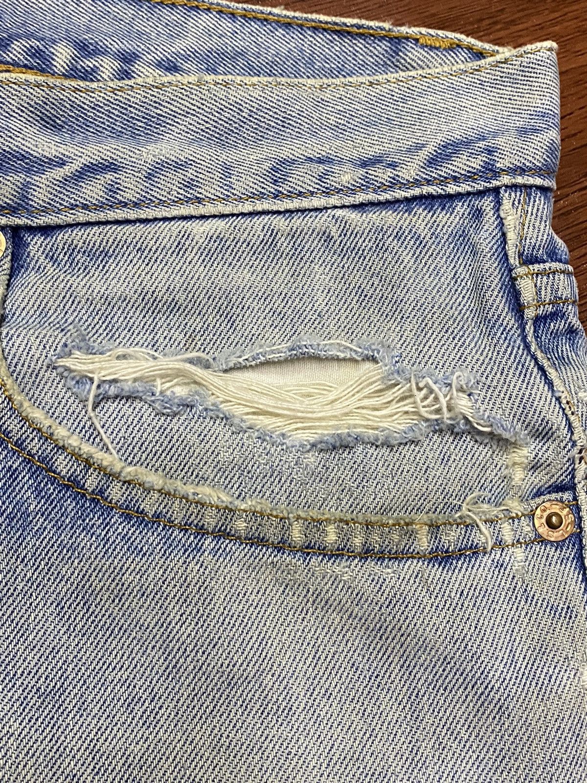 Levi's Vintage Clothing Vintage Levis550 90’s Faded Ripped Short Jeans Size US 34 / EU 50 - 16 Thumbnail