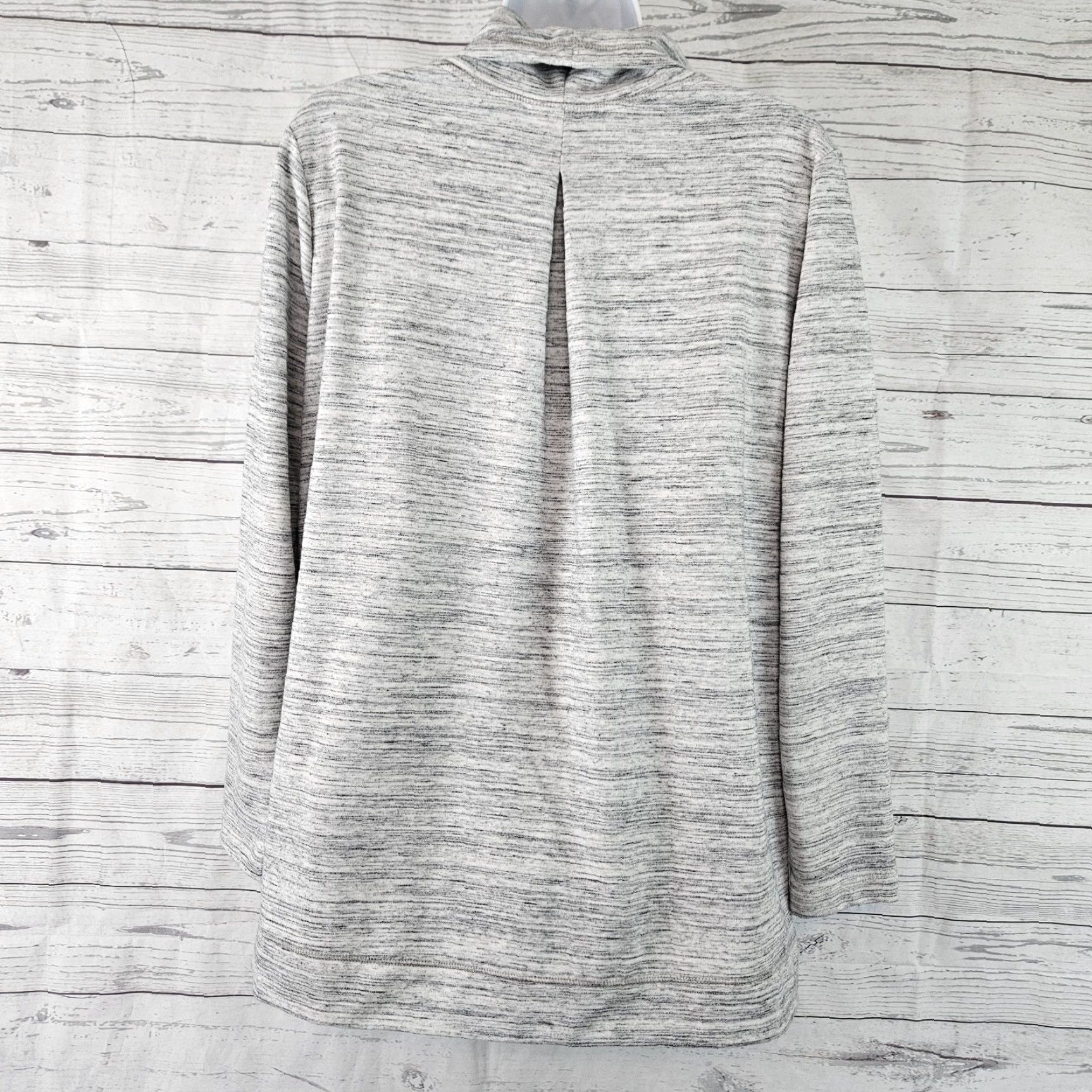 Eddie Bauer Eddie Bauer Womens Cowl Neck Top Sz Medium Gray Long Sleeve Size M / US 6-8 / IT 42-44 - 3 Thumbnail