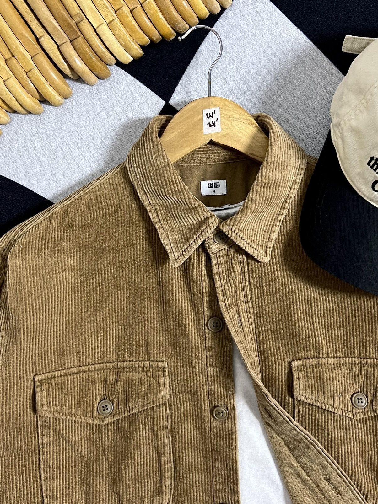 Other UNIQLO CORDUROY BUTTON UP SHIRT JACKET (OUTER WEAR) Size US L / EU 52-54 / 3 - 4 Thumbnail