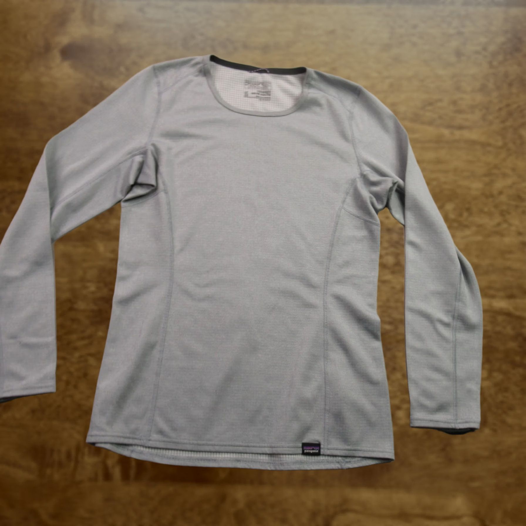 Patagonia Patagonia Shirt XS Gray Long Sleeve Crew Neck Lightweight Pullover Womens Size XS / US 0-2 / IT 36-38 - 1 Thumbnail