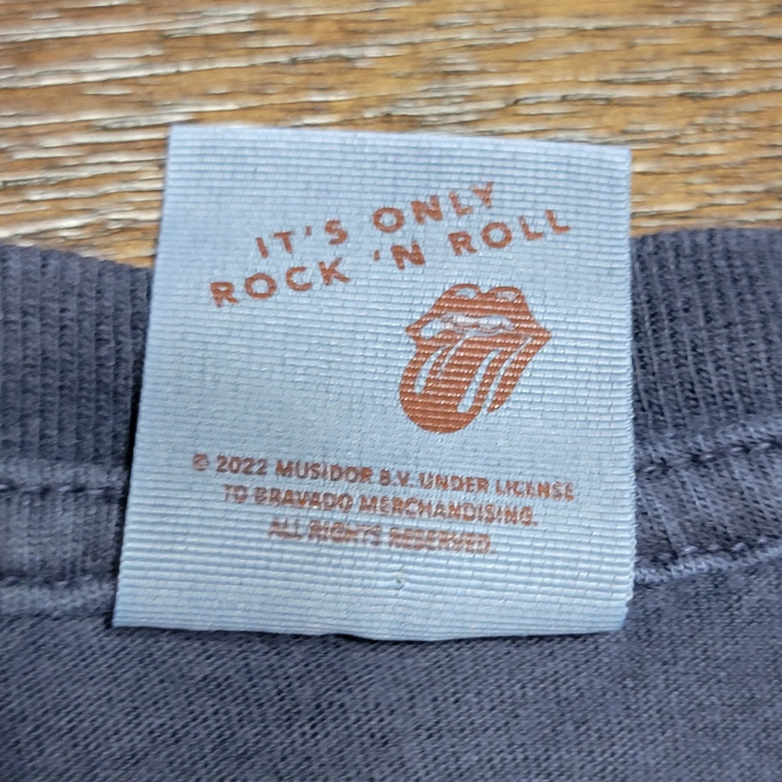American Eagle Outfitters American Eagle Rolling Stones Tee Glitter Dragon - Size XS/S Size S / US 4 / IT 40 - 5 Thumbnail