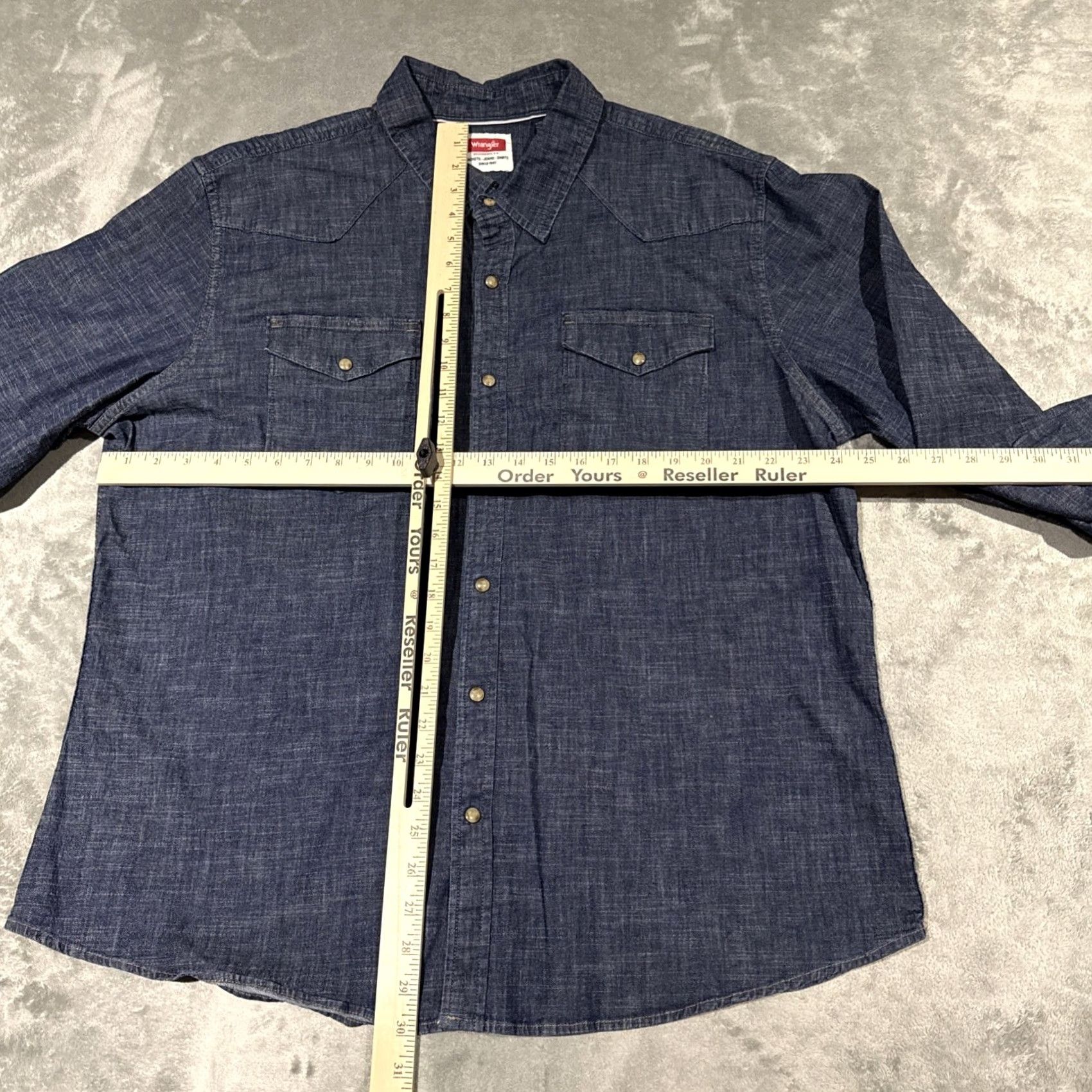 Wrangler Wrangler Shirt Men’s Denim Blue 2XL Long Sleeve Button-Up Pearl Snap Western casual workwear Hand pockets Regular USA Bolt denim blue 2XL Mens Shirt Size US XXL / EU 58 / 5 - 5 Thumbnail