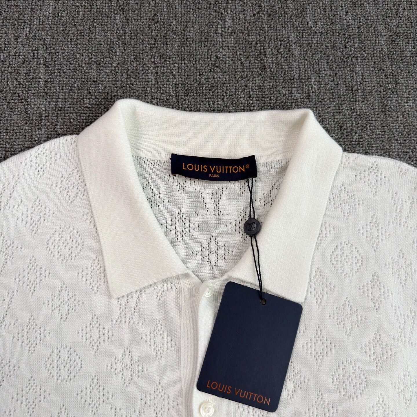 Louis Vuitton LV 25 white monogram allover short sleeve M like new Size US M / EU 48-50 / 2 - 3 Thumbnail