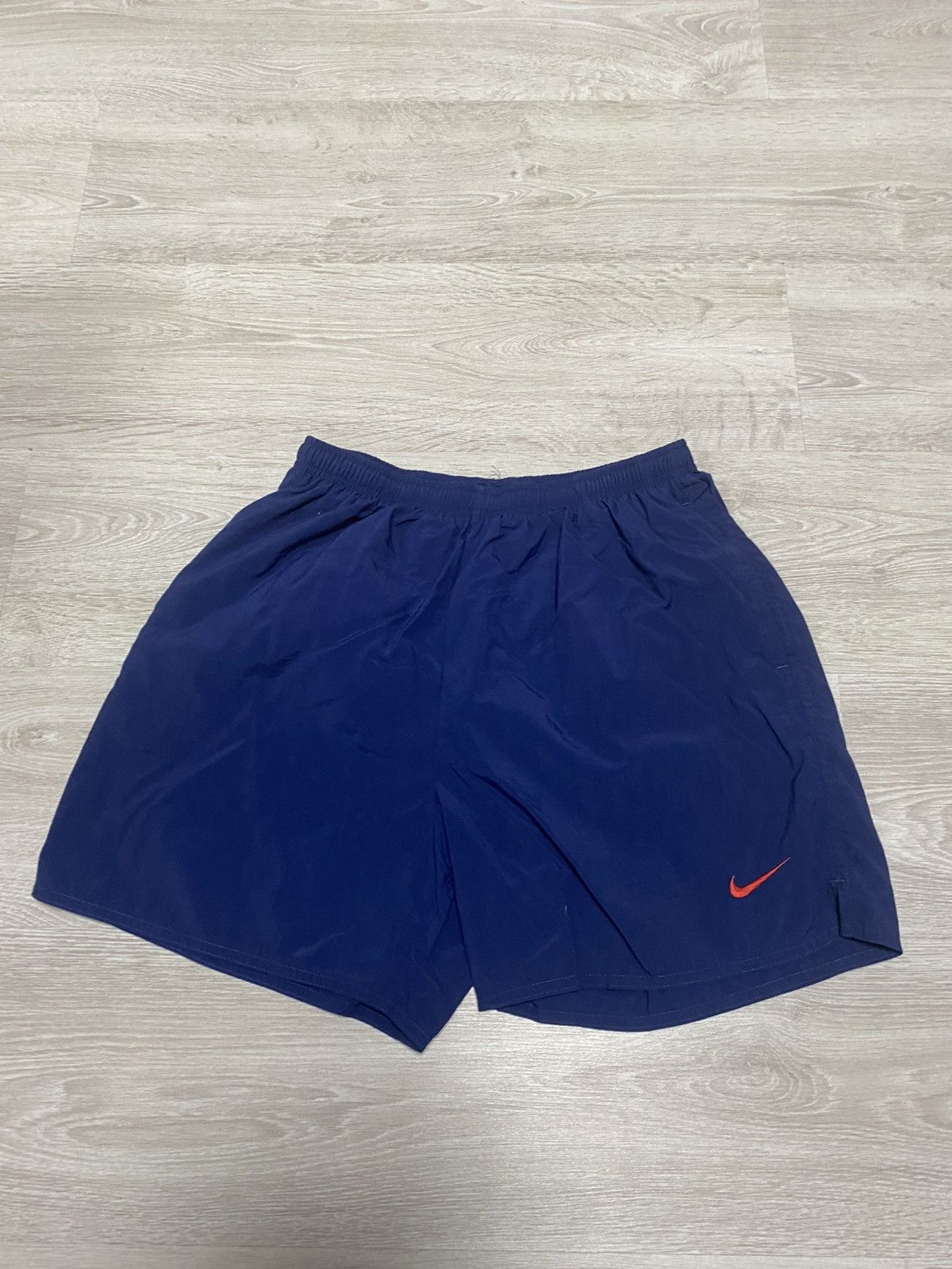 Nike Vintage Nike nylon big logo shorts size M 32” Size US 32 / EU 48 - 4 Thumbnail